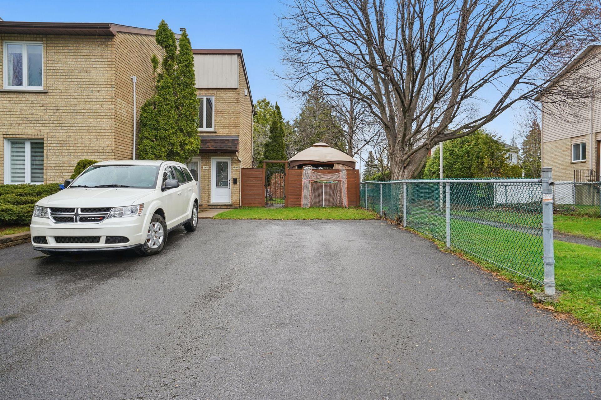 









1968


Rue Giroux

,
Longueuil (Le Vieux-Longueuil),




QC
J4N1J4

