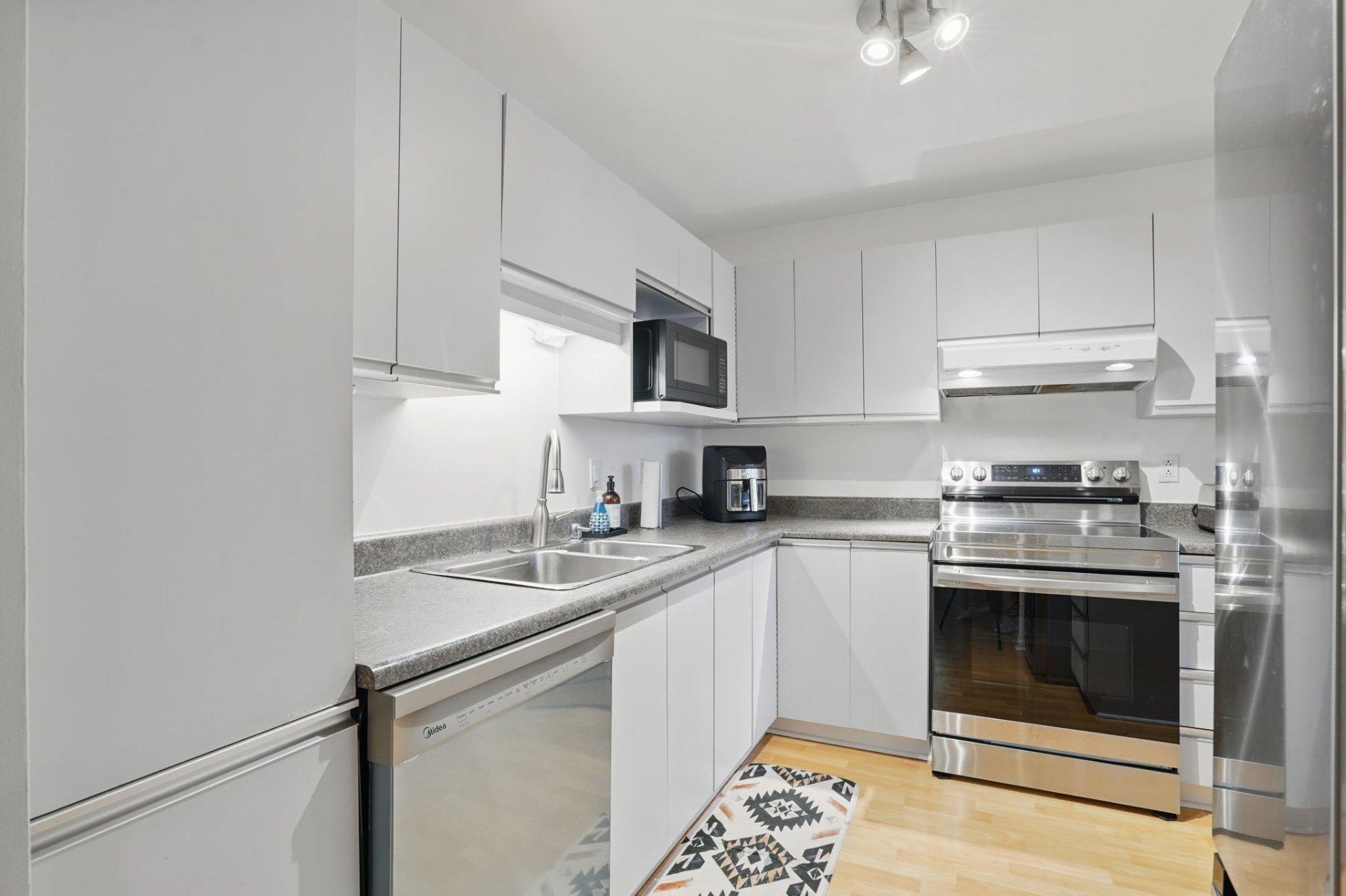 









1968


Rue Giroux

,
Longueuil (Le Vieux-Longueuil),




QC
J4N1J4

