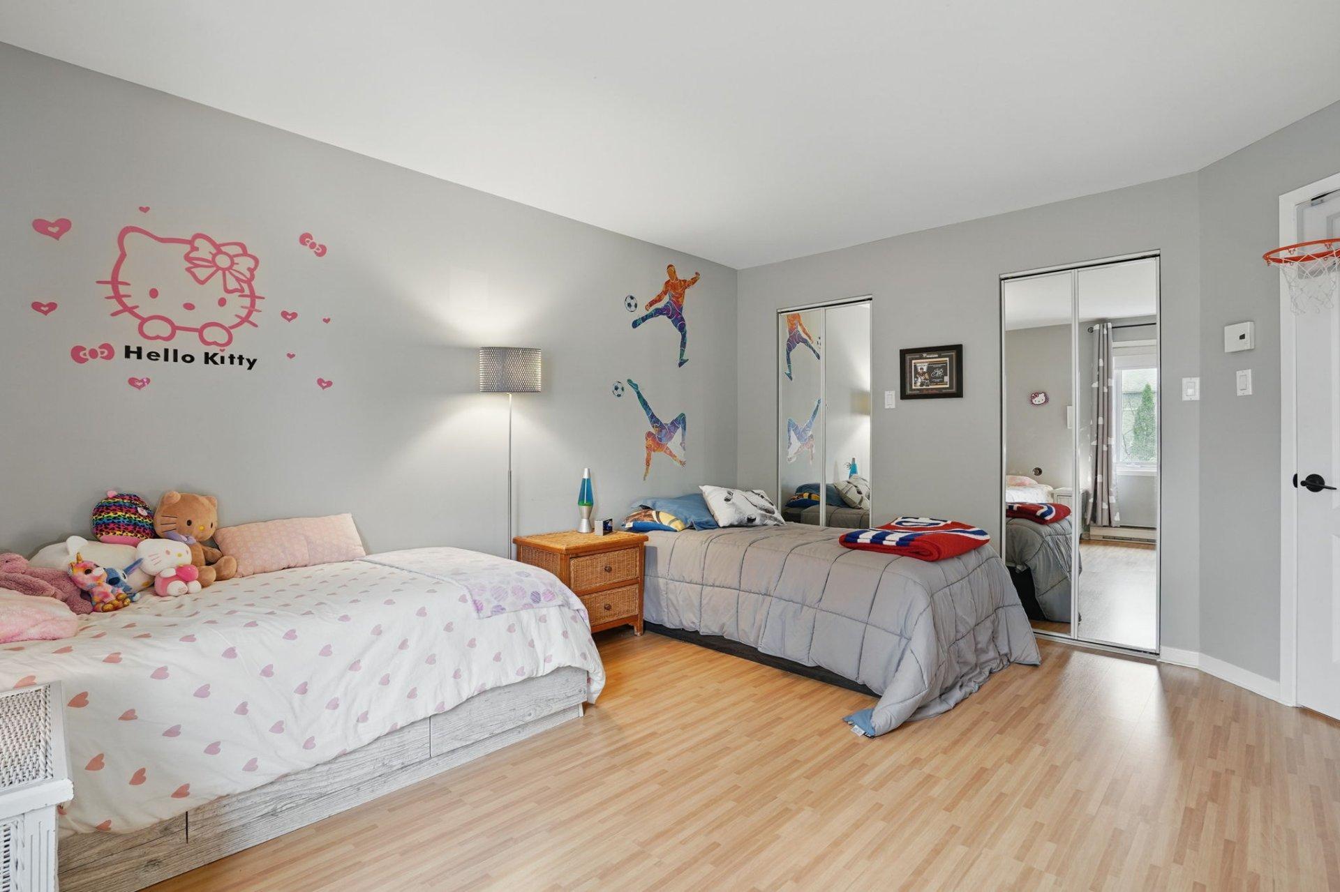 









1968


Rue Giroux

,
Longueuil (Le Vieux-Longueuil),




QC
J4N1J4

