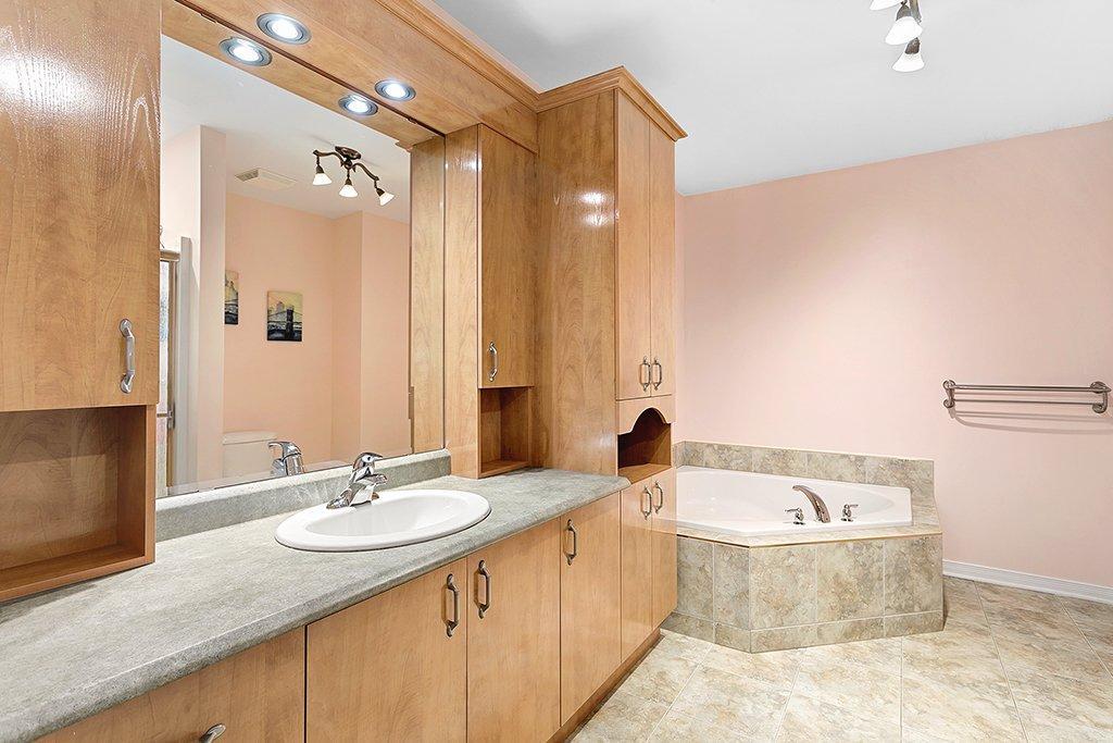 









81


Rue du Verger

,
Gatineau (Aylmer),




QC
J9J3X4

