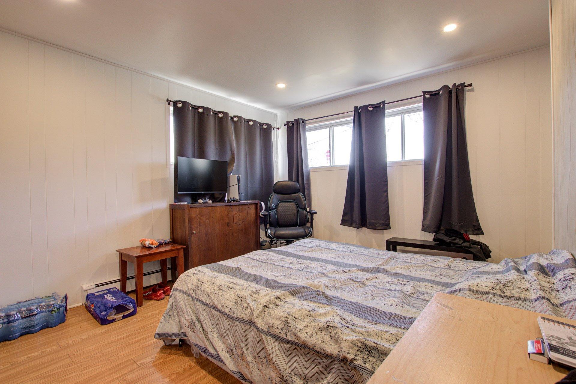 









189

 - 191


Rue Michel-Messier

,
Varennes,




QC
J3X1A5

