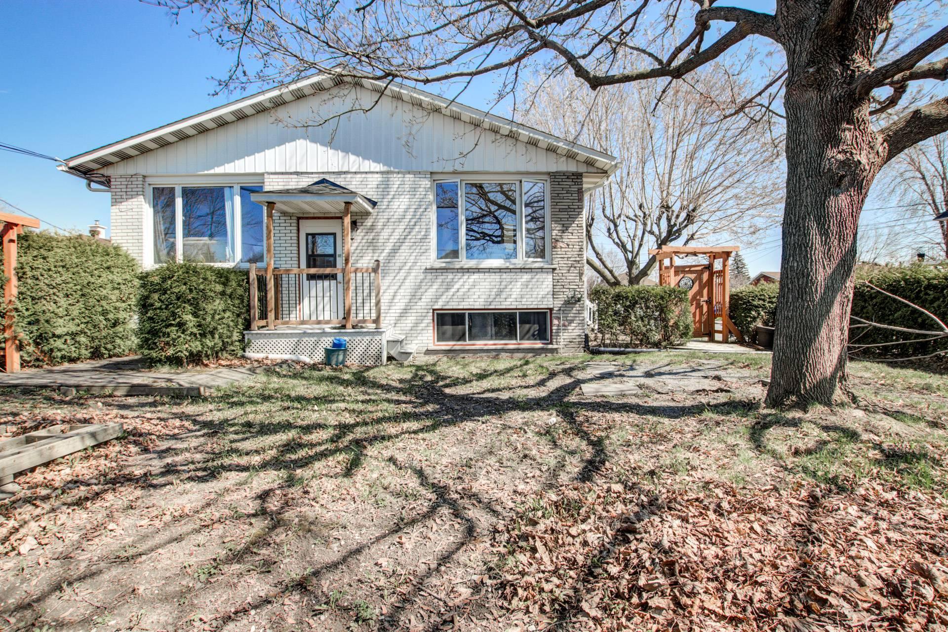 









189

 - 191


Rue Michel-Messier

,
Varennes,




QC
J3X1A5

