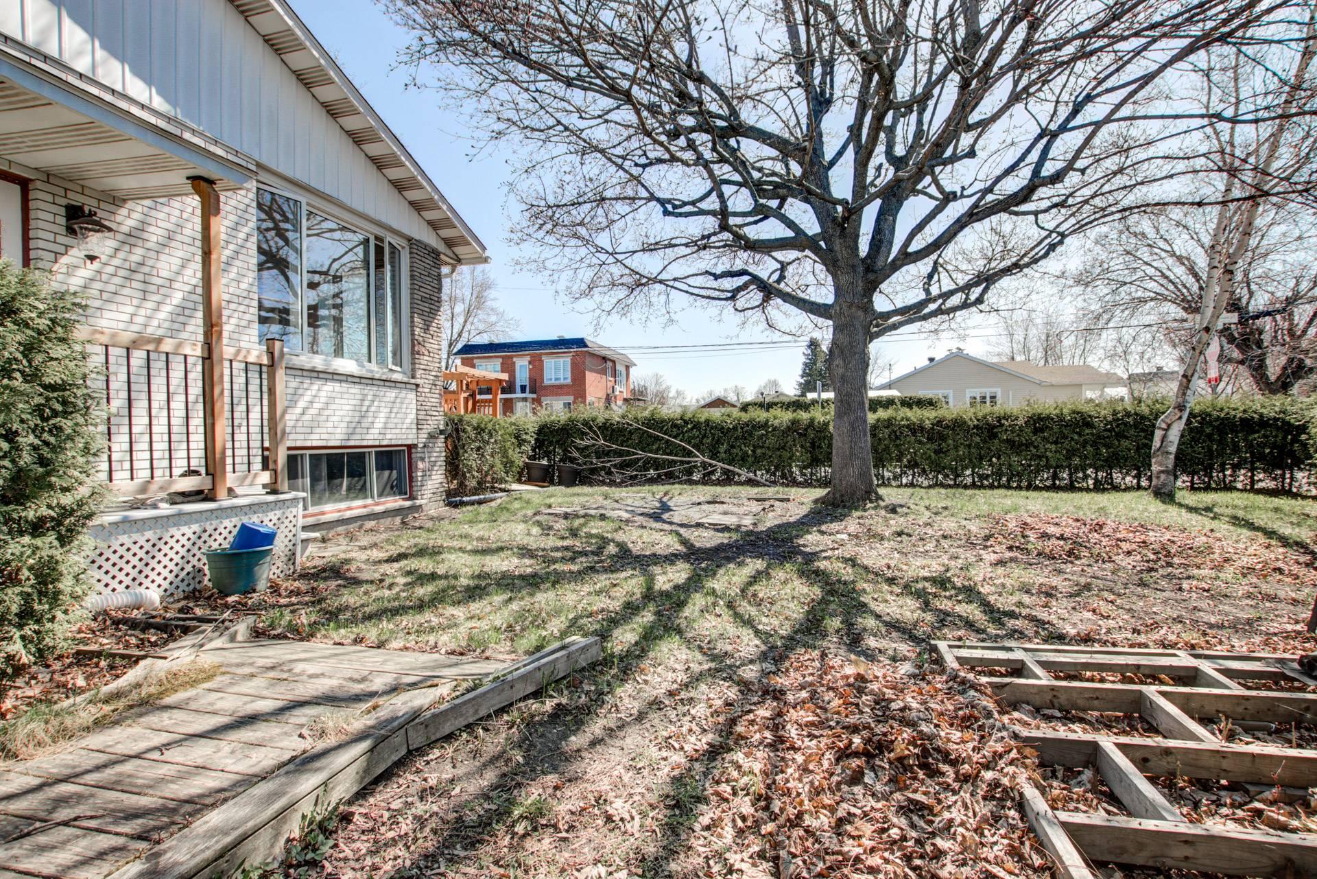 









189

 - 191


Rue Michel-Messier

,
Varennes,




QC
J3X1A5

