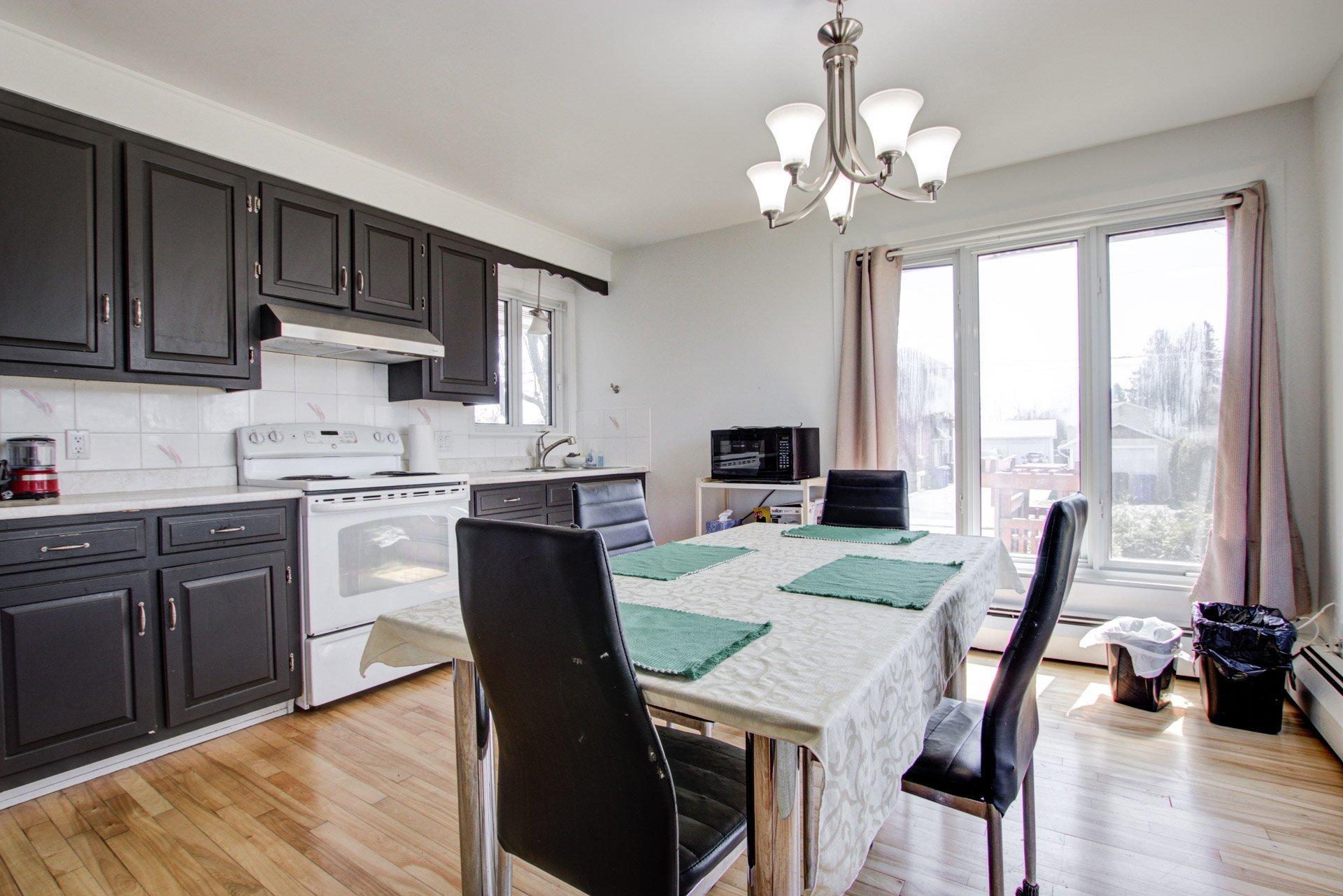









189

 - 191


Rue Michel-Messier

,
Varennes,




QC
J3X1A5

