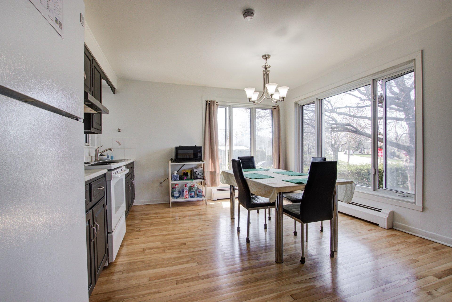 









189

 - 191


Rue Michel-Messier

,
Varennes,




QC
J3X1A5

