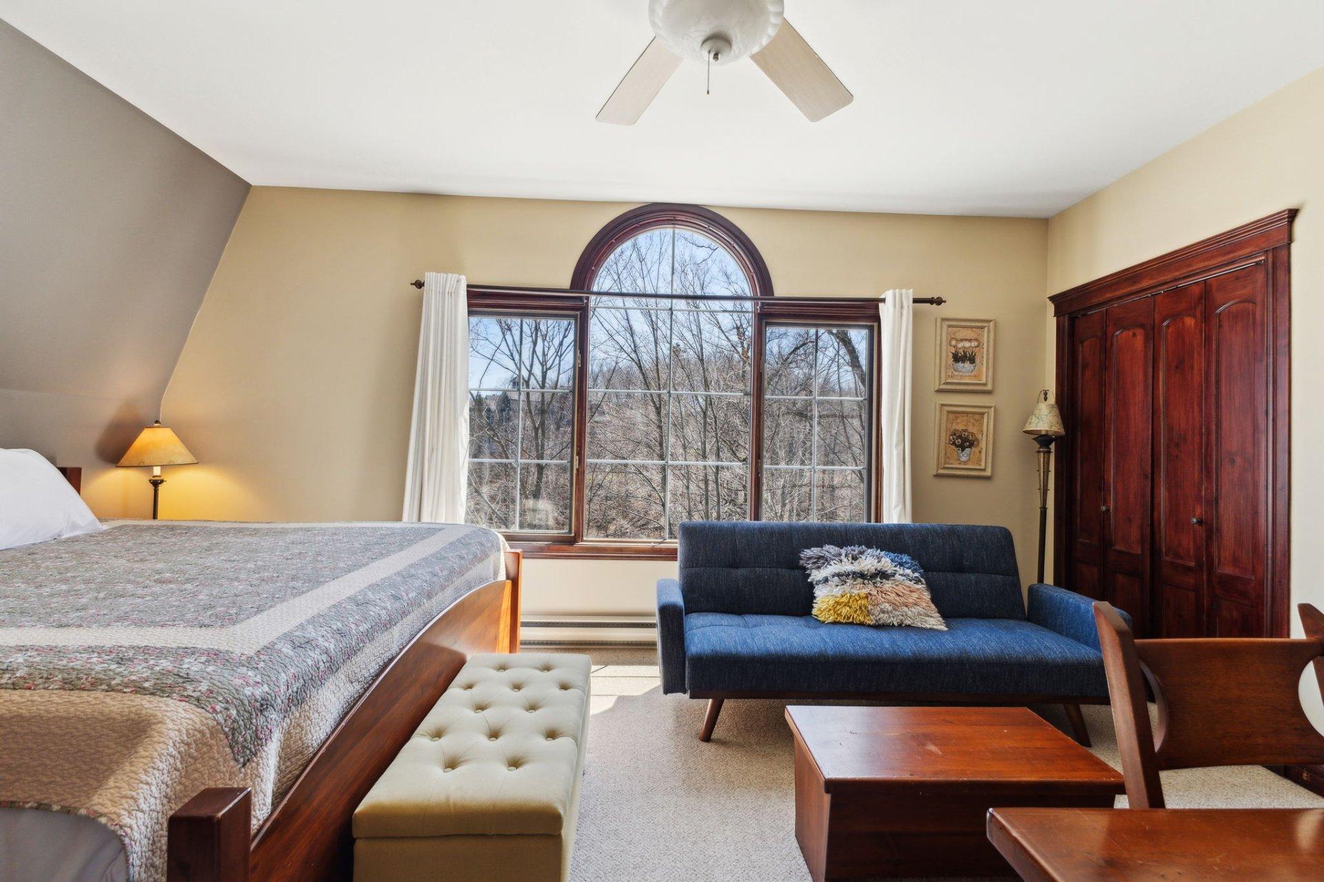 









102


Ch. des Quatre-Sommets

, 10,
Mont-Tremblant,




QC
J8E1C6


