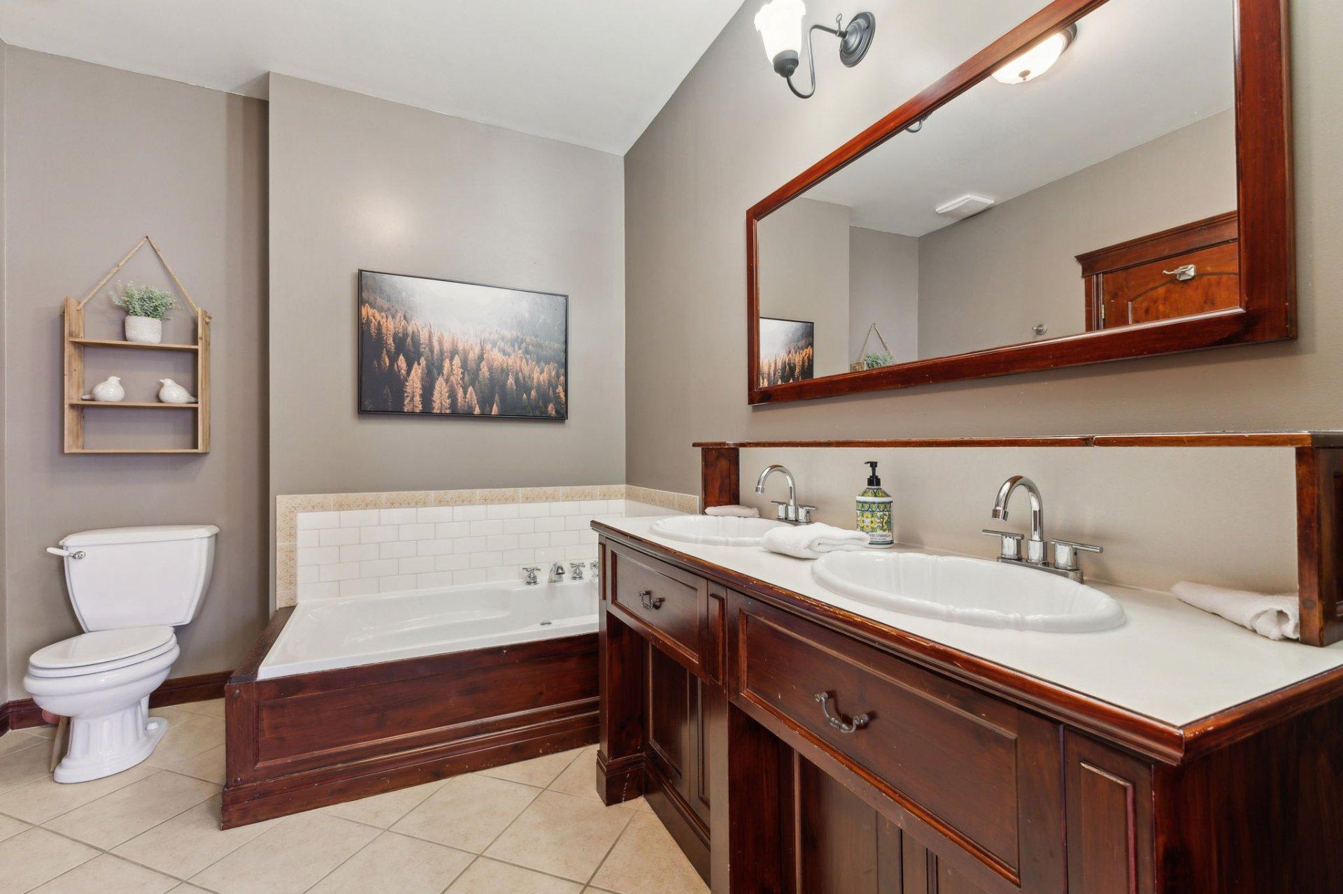 









102


Ch. des Quatre-Sommets

, 10,
Mont-Tremblant,




QC
J8E1C6

