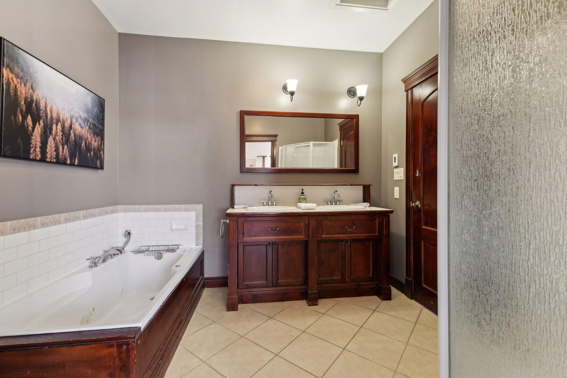 









102


Ch. des Quatre-Sommets

, 10,
Mont-Tremblant,




QC
J8E1C6

