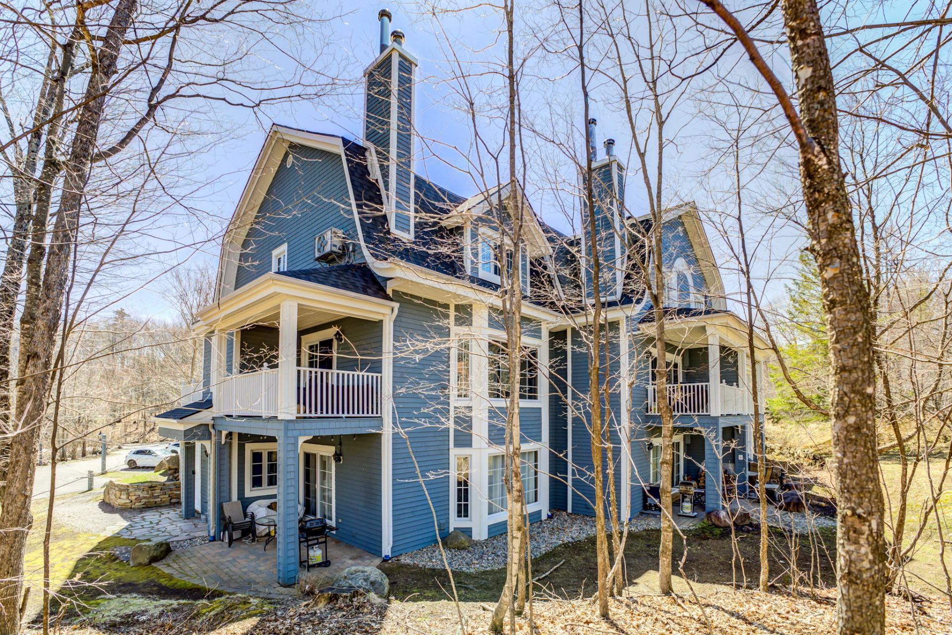 









102


Ch. des Quatre-Sommets

, 10,
Mont-Tremblant,




QC
J8E1C6

