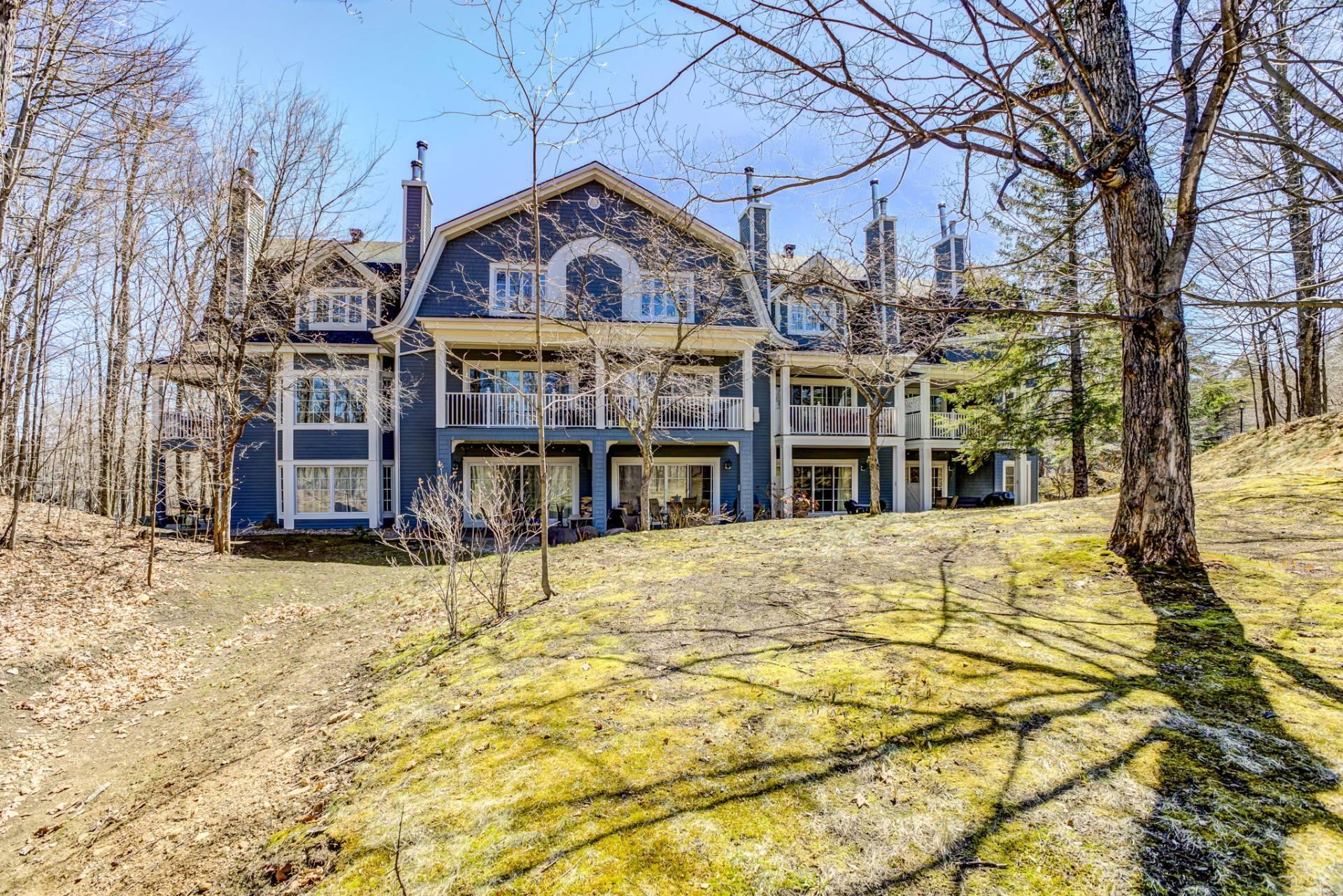 









102


Ch. des Quatre-Sommets

, 10,
Mont-Tremblant,




QC
J8E1C6

