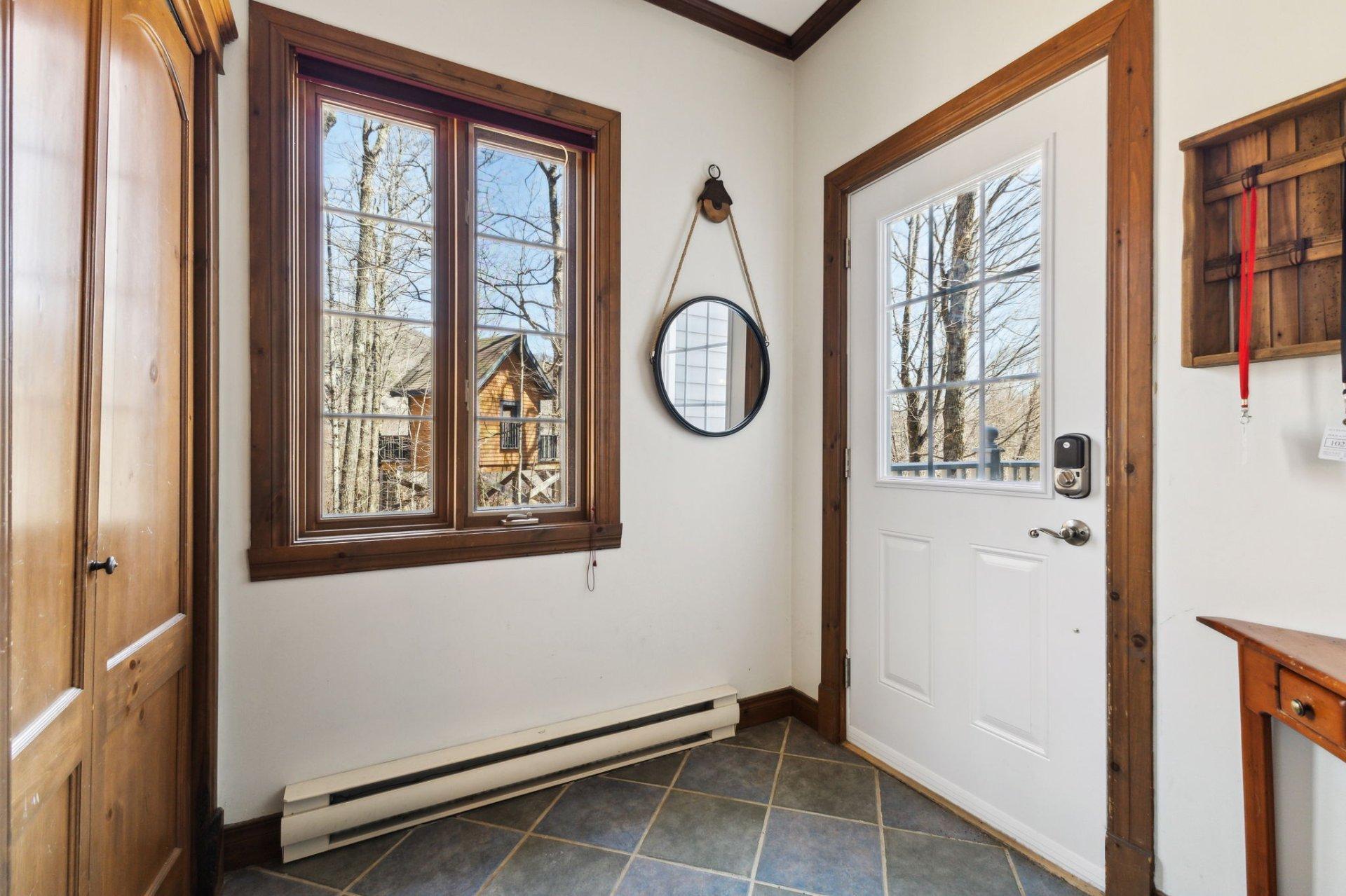 









102


Ch. des Quatre-Sommets

, 10,
Mont-Tremblant,




QC
J8E1C6

