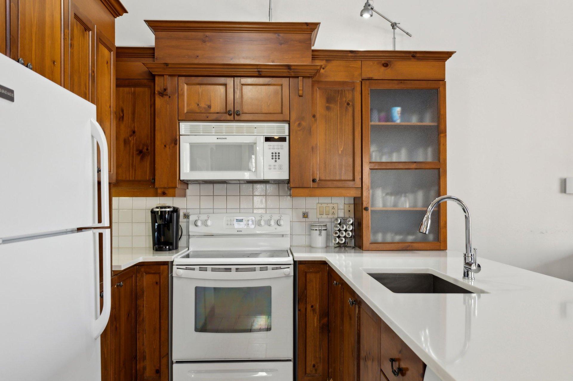 









102


Ch. des Quatre-Sommets

, 10,
Mont-Tremblant,




QC
J8E1C6

