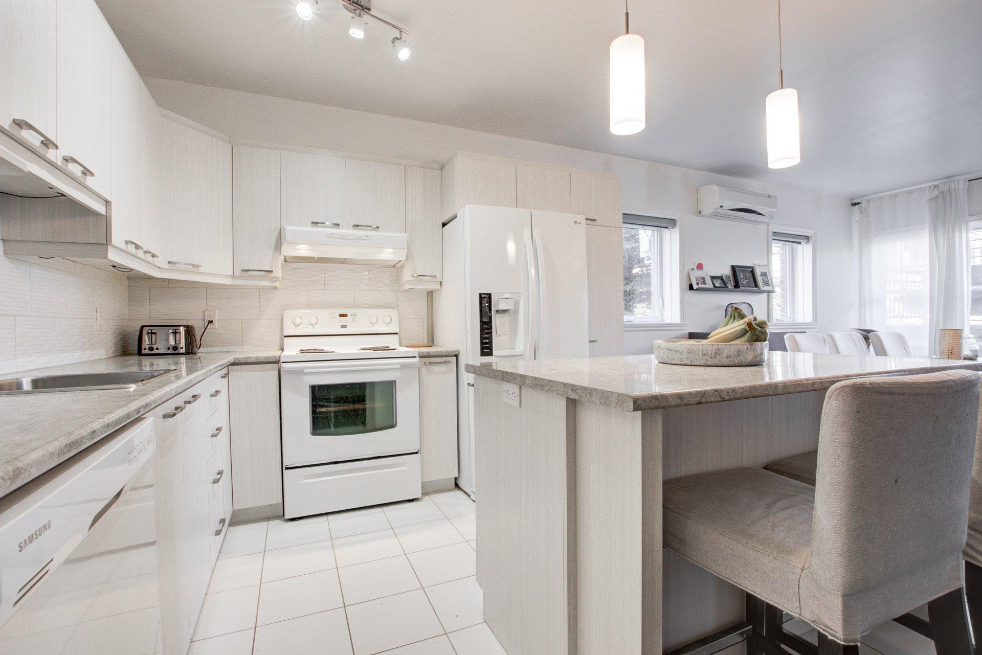 









239


Rue du Géranium

, 102,
Saint-Constant,




QC
J5A0C8

