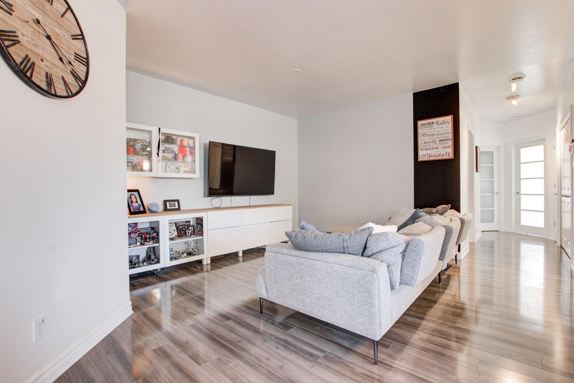 









239


Rue du Géranium

, 102,
Saint-Constant,




QC
J5A0C8


