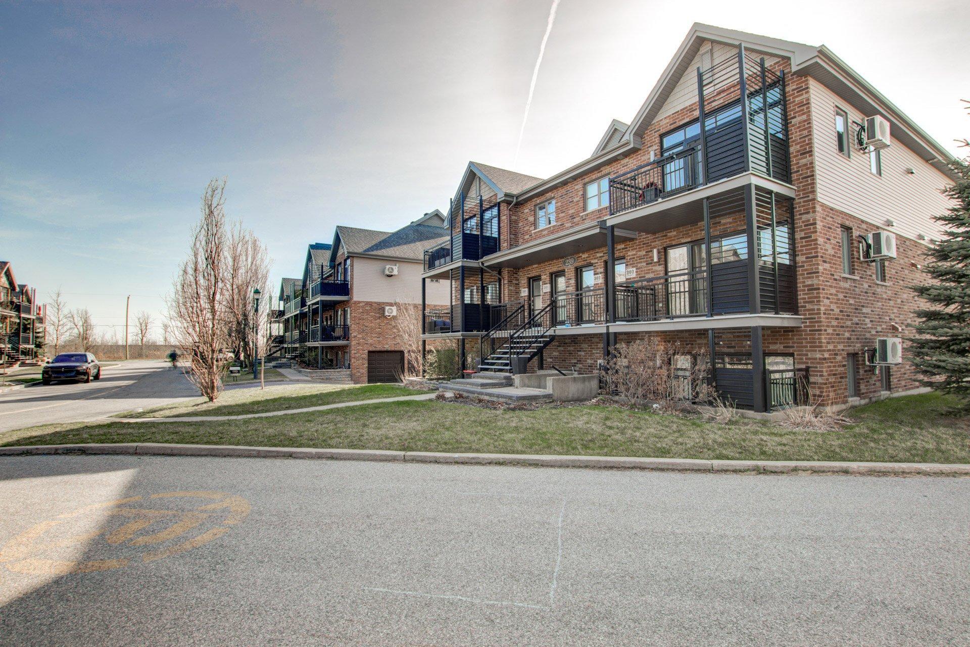 









239


Rue du Géranium

, 102,
Saint-Constant,




QC
J5A0C8

