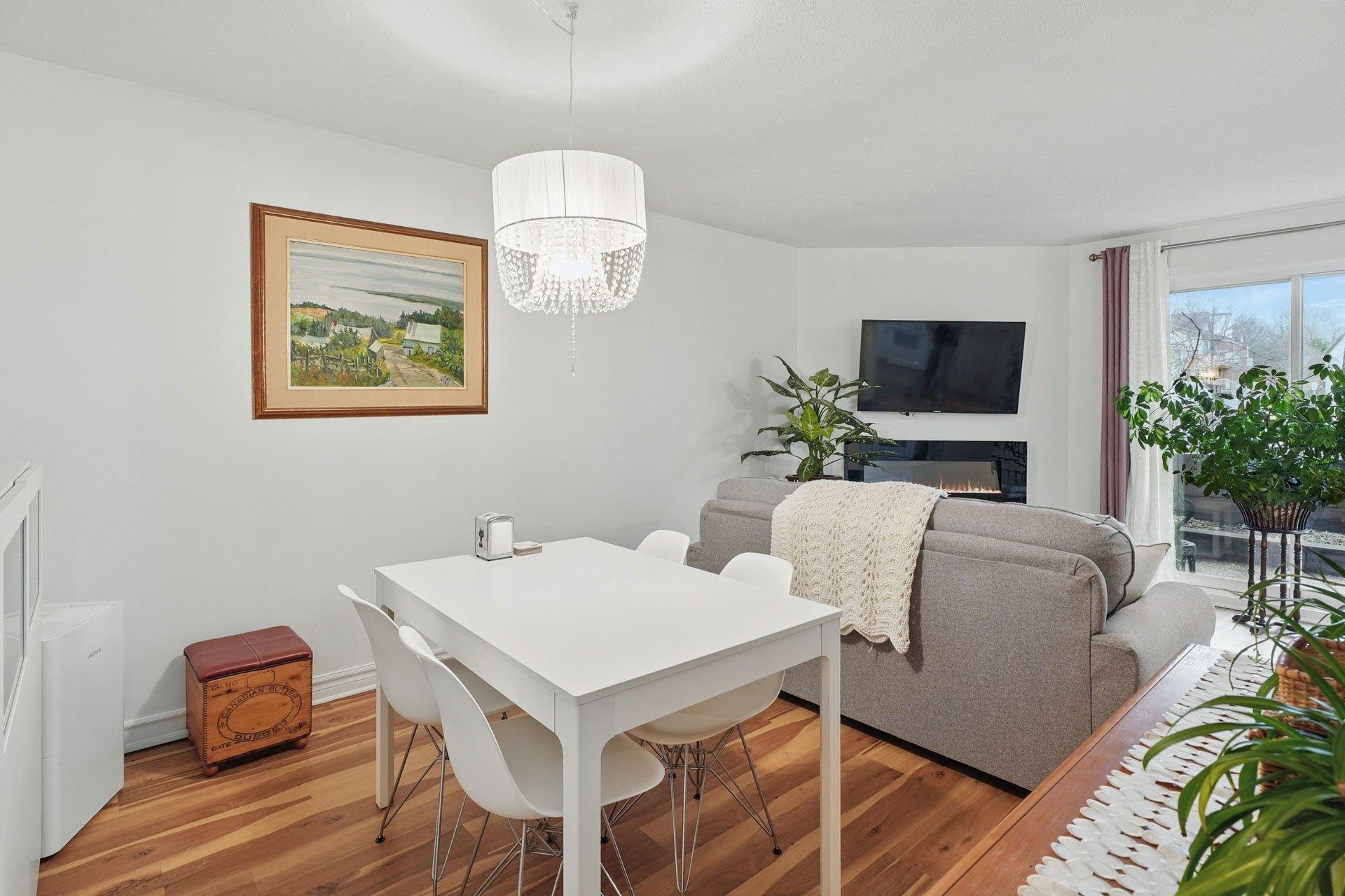 









15


Imp. de la Roseraie

, 4,
Gatineau (Hull),




QC
J9A2S3

