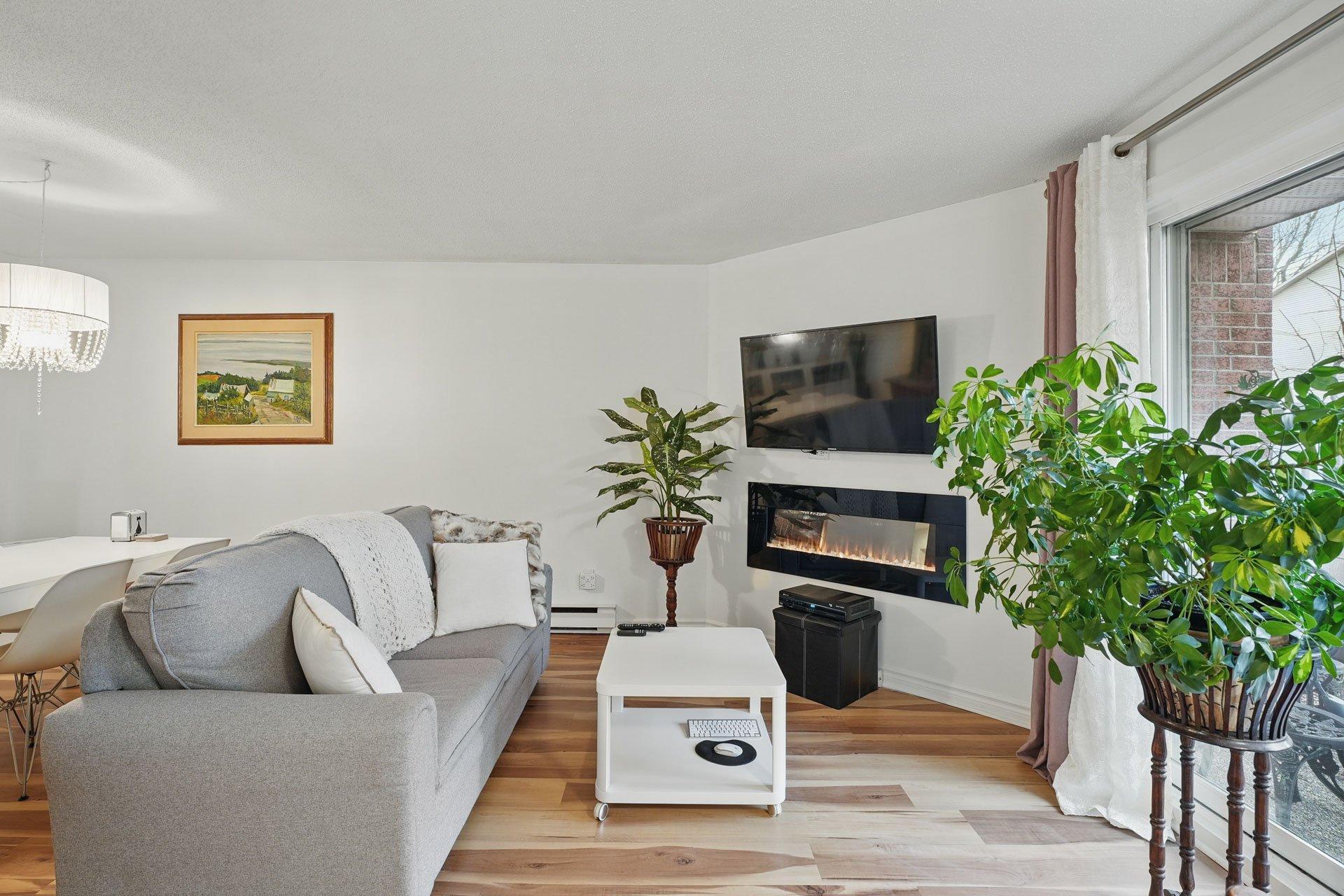 









15


Imp. de la Roseraie

, 4,
Gatineau (Hull),




QC
J9A2S3

