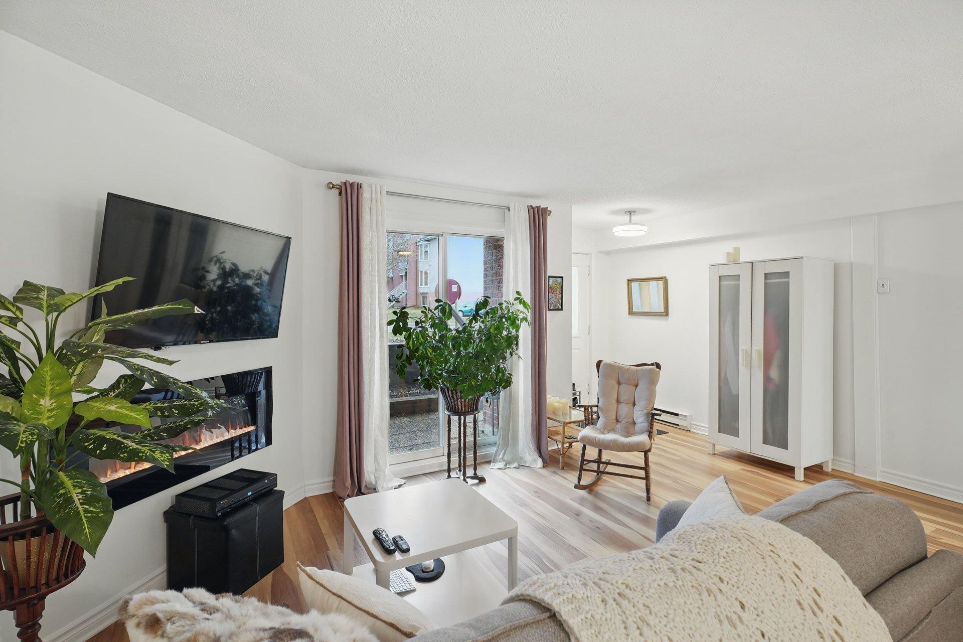 









15


Imp. de la Roseraie

, 4,
Gatineau (Hull),




QC
J9A2S3

