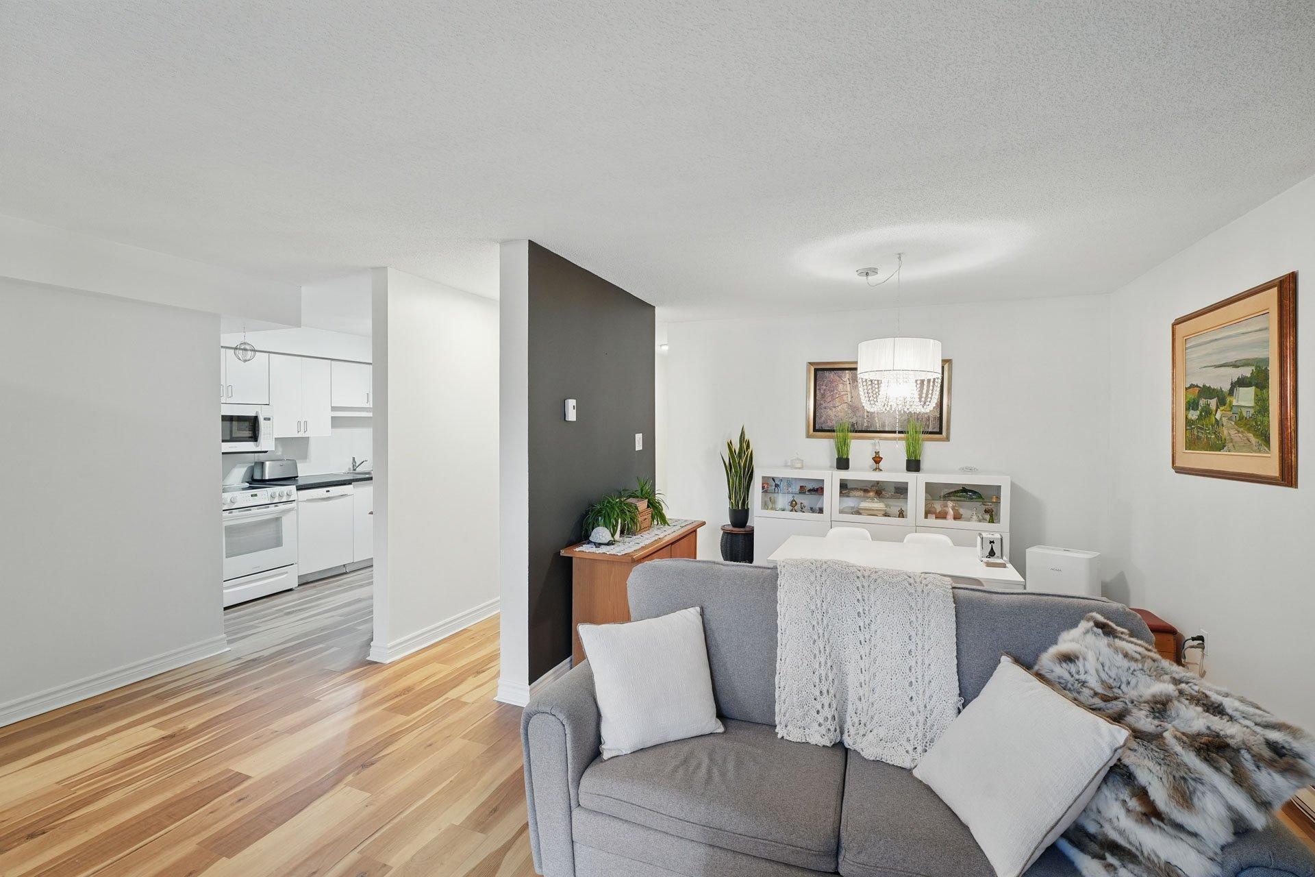 









15


Imp. de la Roseraie

, 4,
Gatineau (Hull),




QC
J9A2S3

