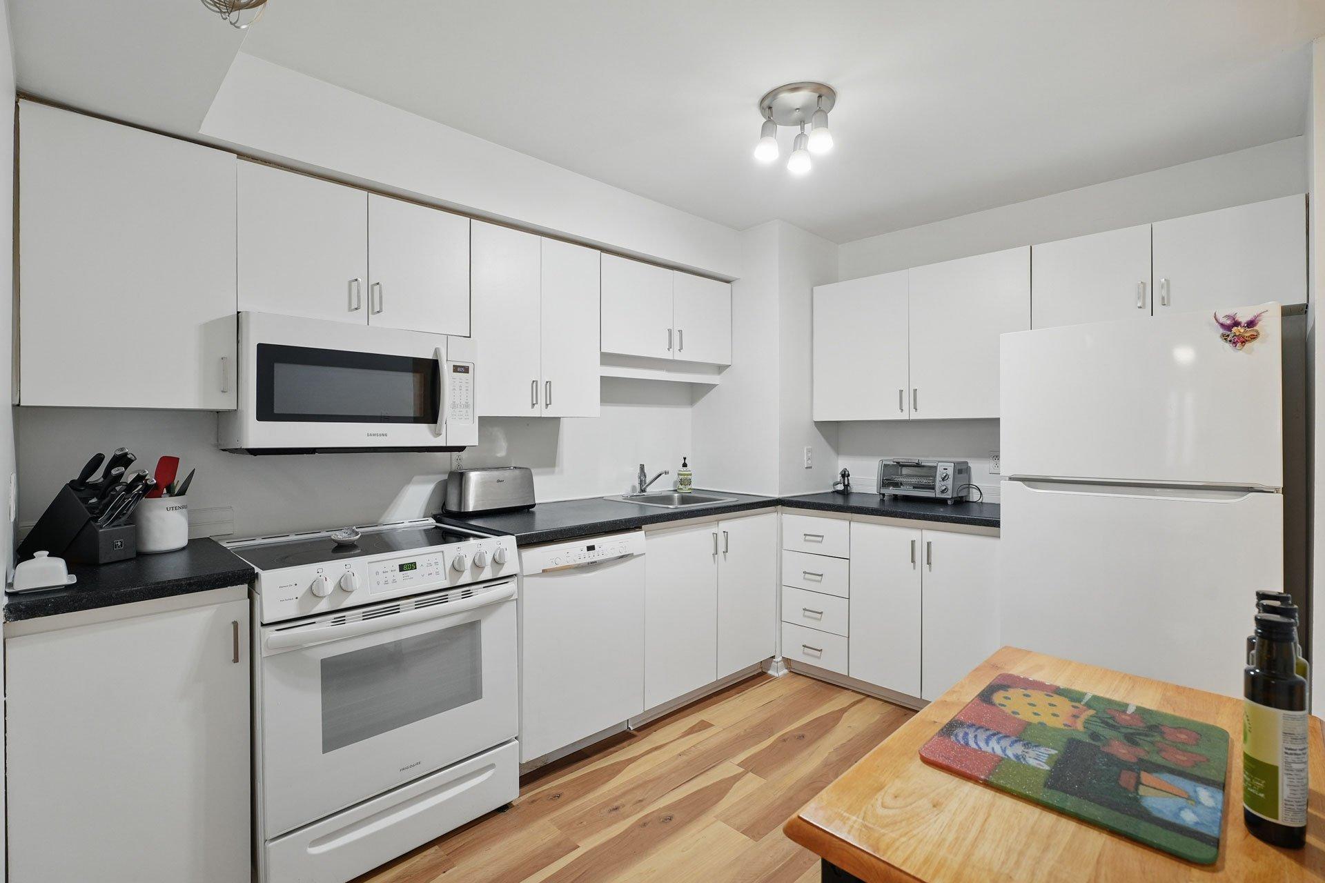 









15


Imp. de la Roseraie

, 4,
Gatineau (Hull),




QC
J9A2S3

