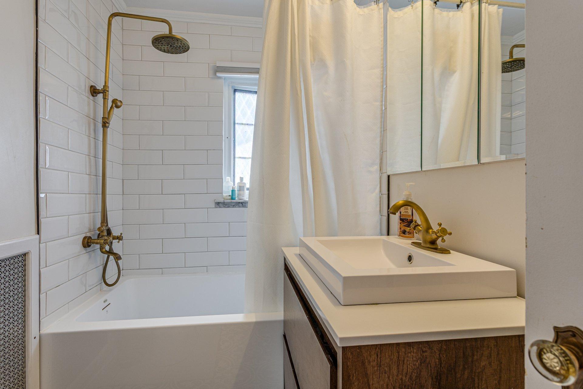 









439


Rue de Monseigneur-Courchesne

,
Nicolet,




QC
J3T1C8

