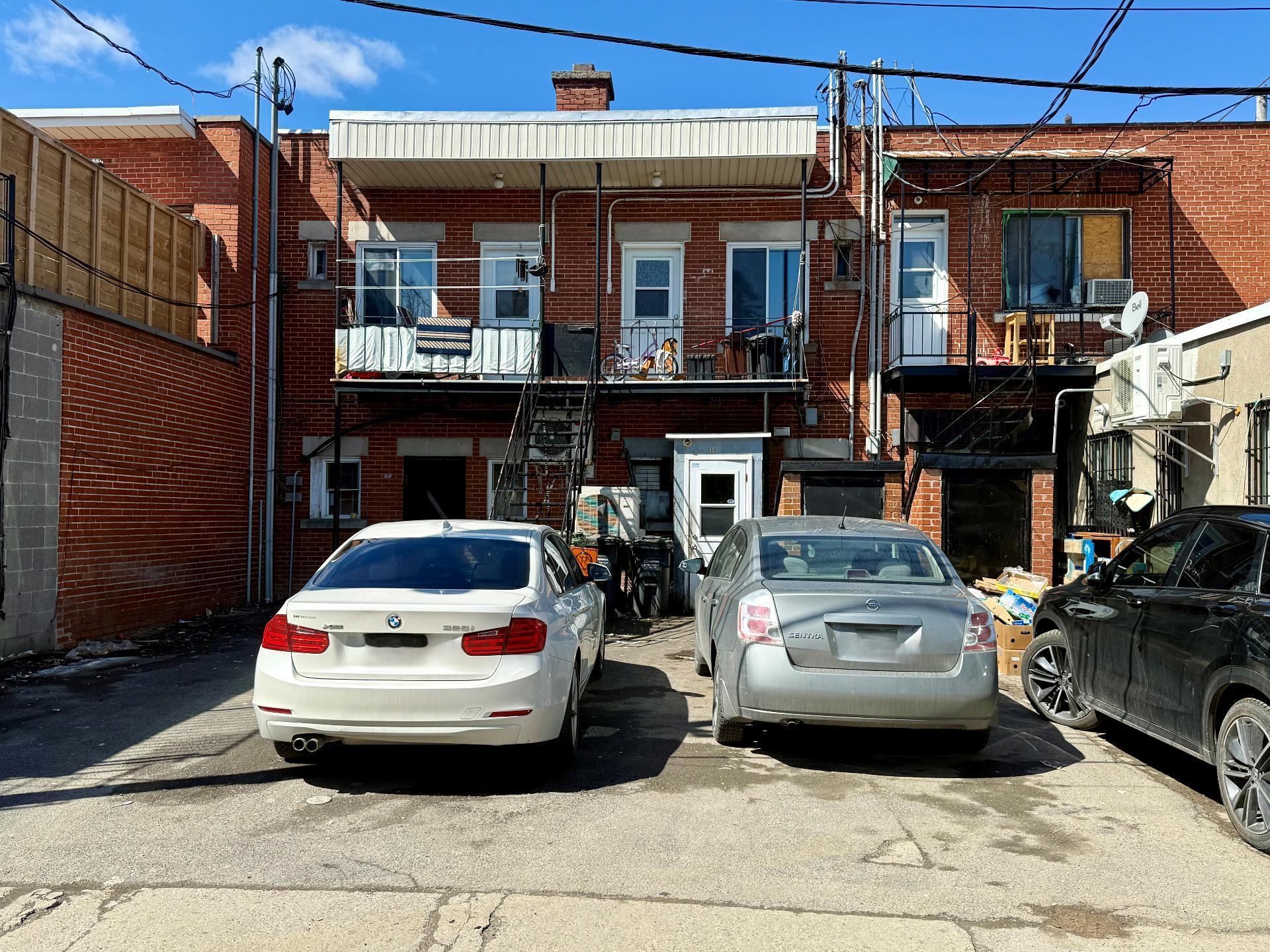 









550Z

 - 556Z


Rue Jarry O.

,
Montréal (Villeray/Saint-Michel/Parc-Extension),




QC
H3N1E9

