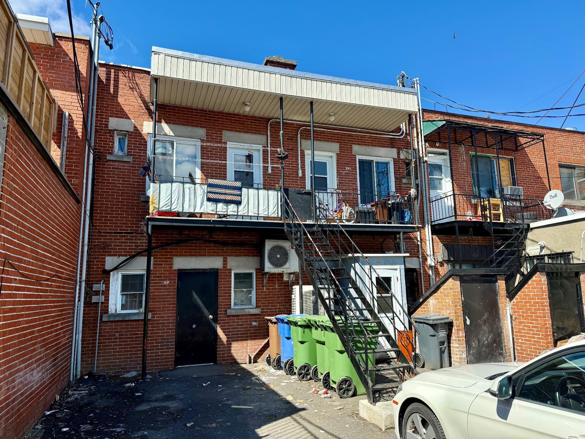 









550Z

 - 556Z


Rue Jarry O.

,
Montréal (Villeray/Saint-Michel/Parc-Extension),




QC
H3N1E9

