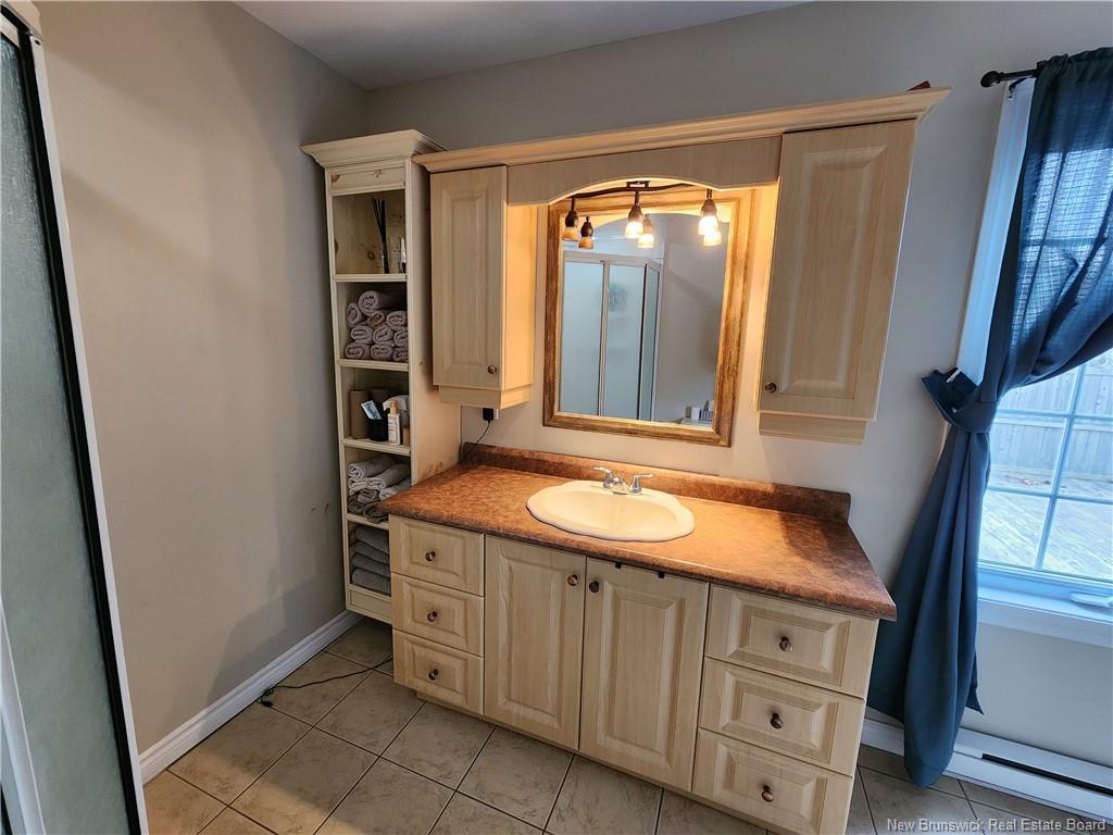 









875


Roussy

,
Bathurst,




NB
E2A 4W5

