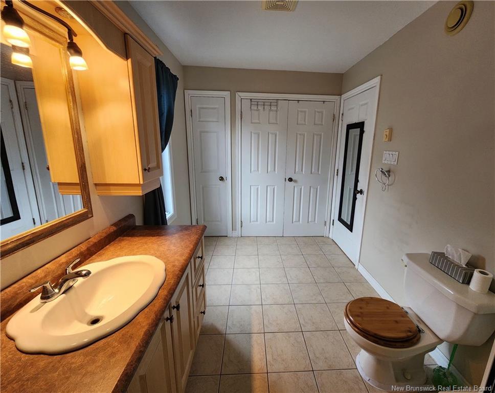 









875


Roussy

,
Bathurst,




NB
E2A 4W5

