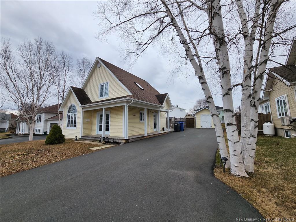 









875


Roussy

,
Bathurst,




NB
E2A 4W5


