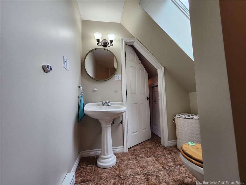 









875


Roussy

,
Bathurst,




NB
E2A 4W5

