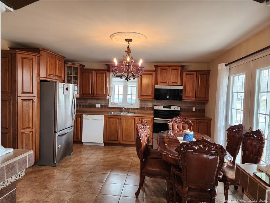 









875


Roussy

,
Bathurst,




NB
E2A 4W5


