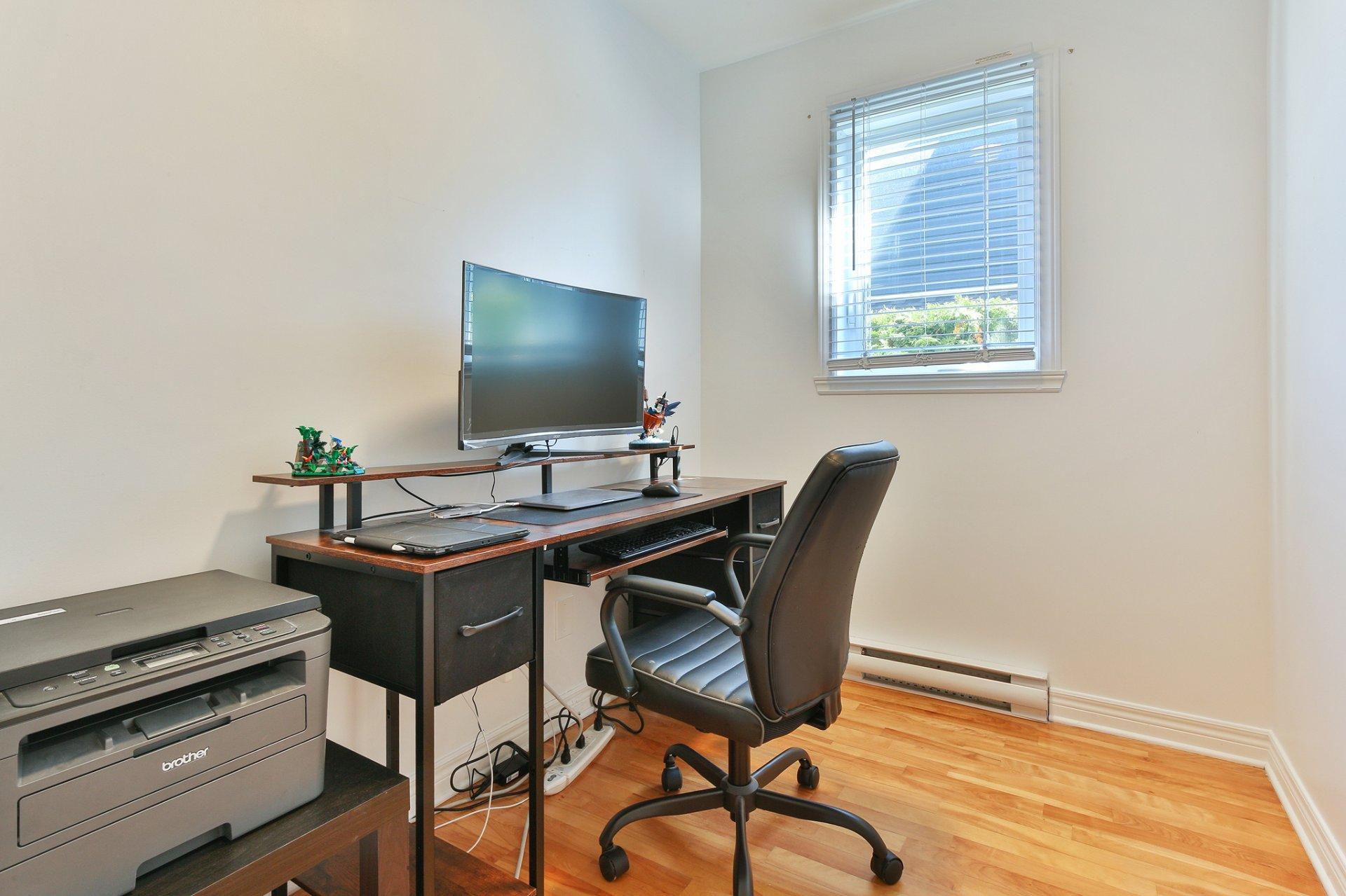 









589


Av. Henri-Lamoureux

,
Saint-Jean-sur-Richelieu,




QC
J2X5K2

