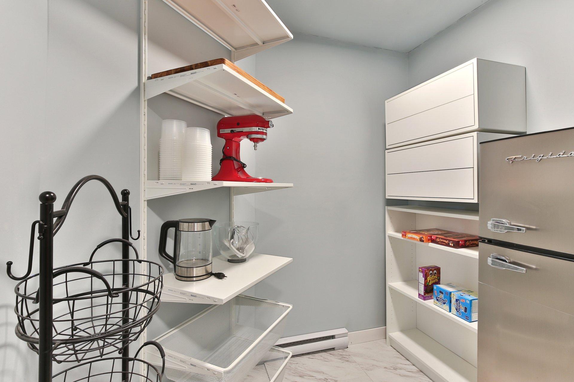









589


Av. Henri-Lamoureux

,
Saint-Jean-sur-Richelieu,




QC
J2X5K2

