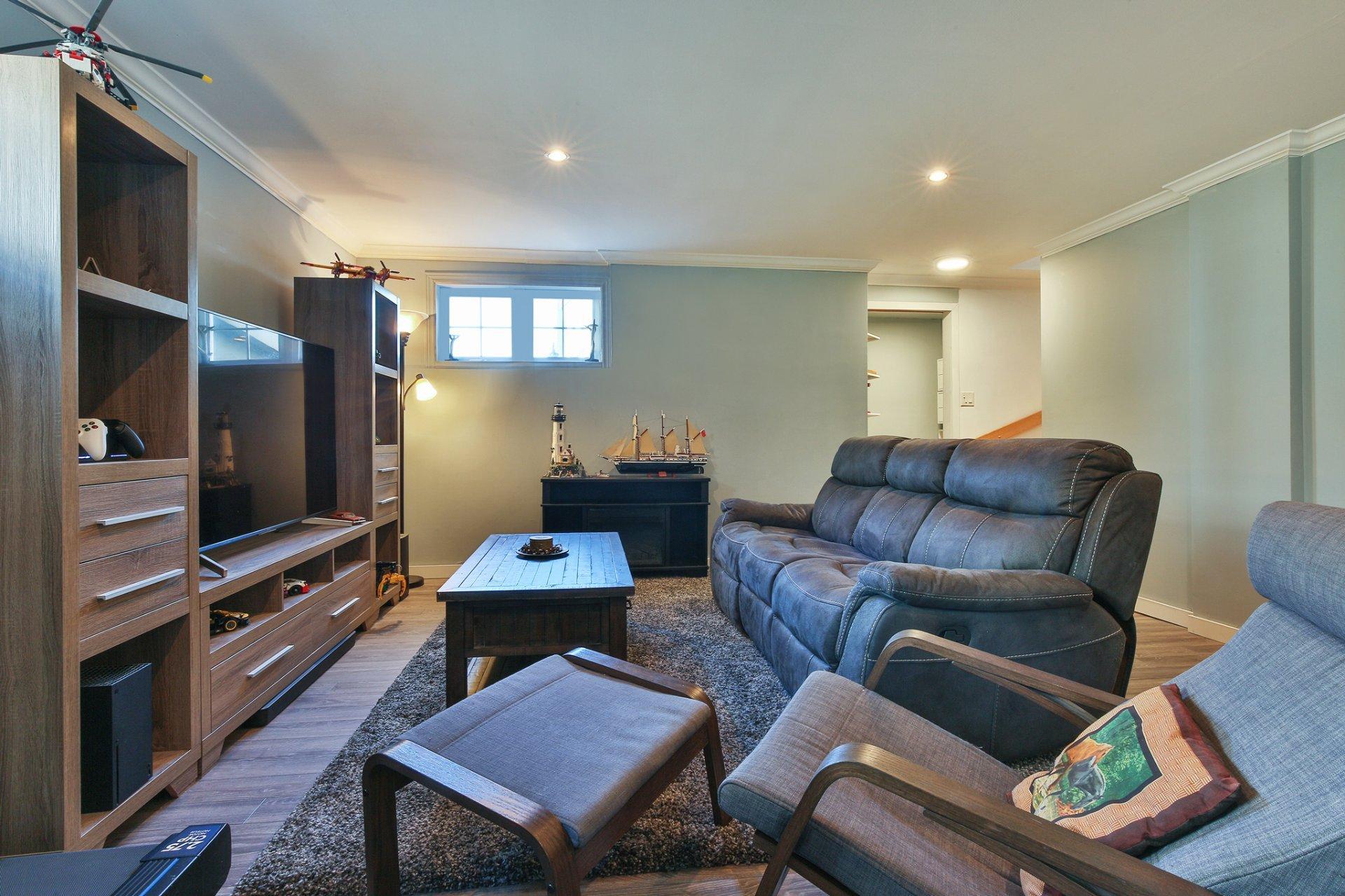 









589


Av. Henri-Lamoureux

,
Saint-Jean-sur-Richelieu,




QC
J2X5K2

