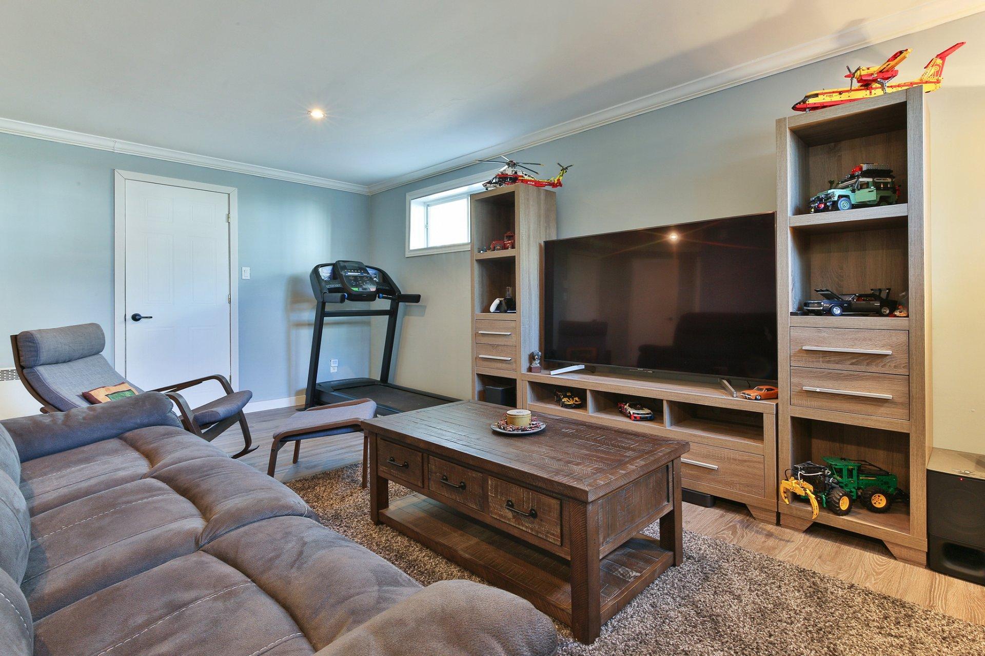 









589


Av. Henri-Lamoureux

,
Saint-Jean-sur-Richelieu,




QC
J2X5K2

