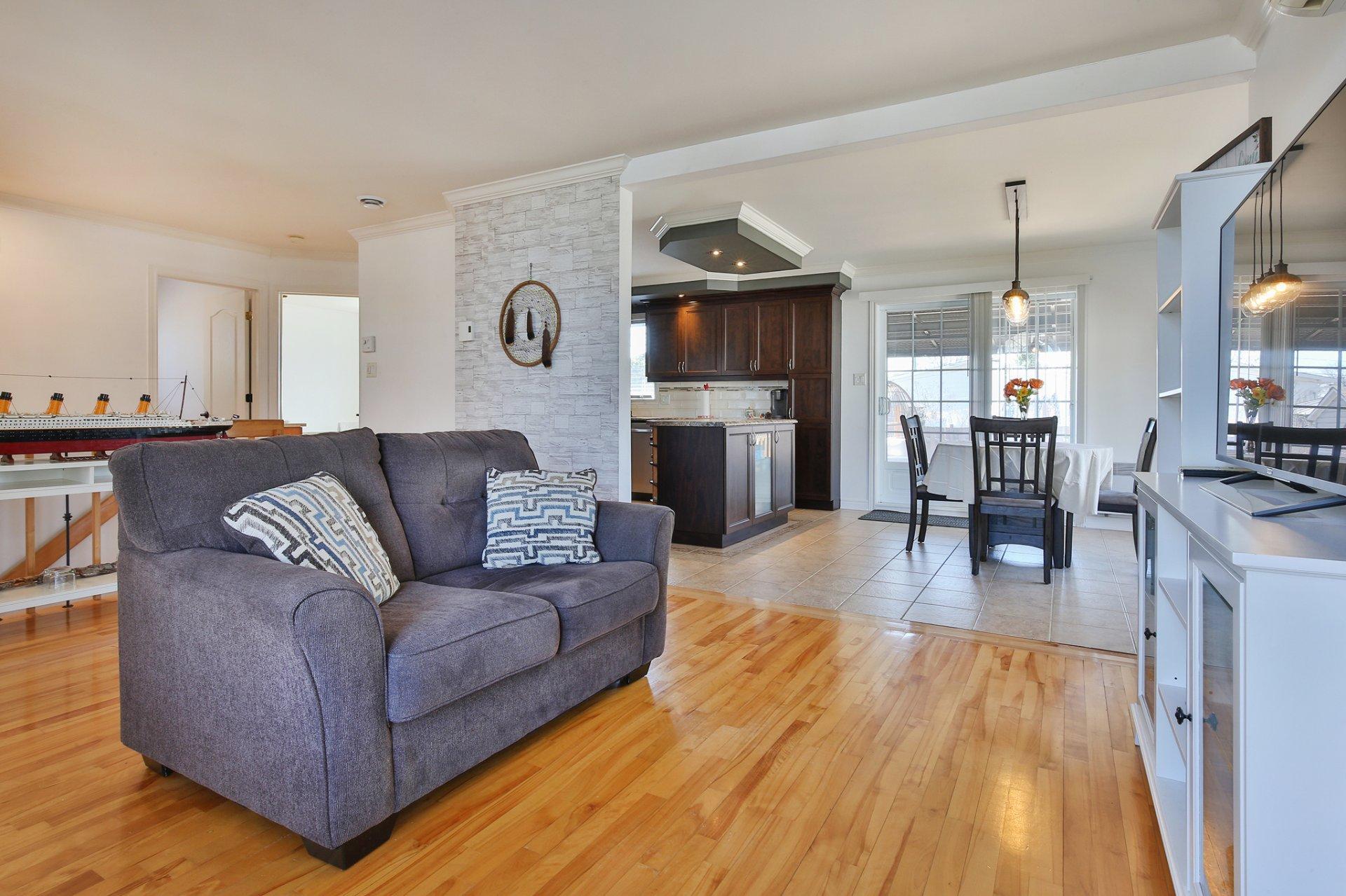 









589


Av. Henri-Lamoureux

,
Saint-Jean-sur-Richelieu,




QC
J2X5K2

