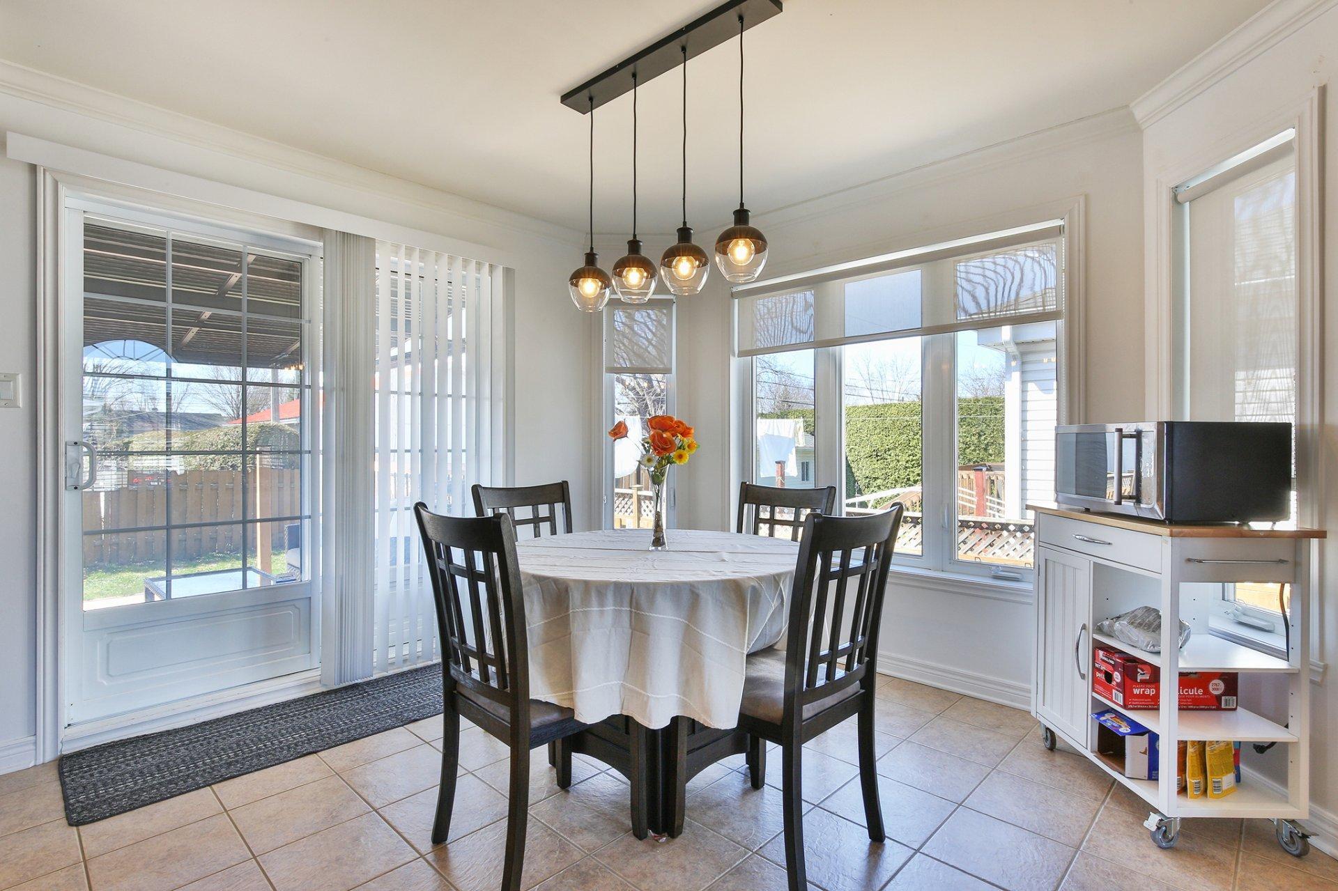 









589


Av. Henri-Lamoureux

,
Saint-Jean-sur-Richelieu,




QC
J2X5K2

