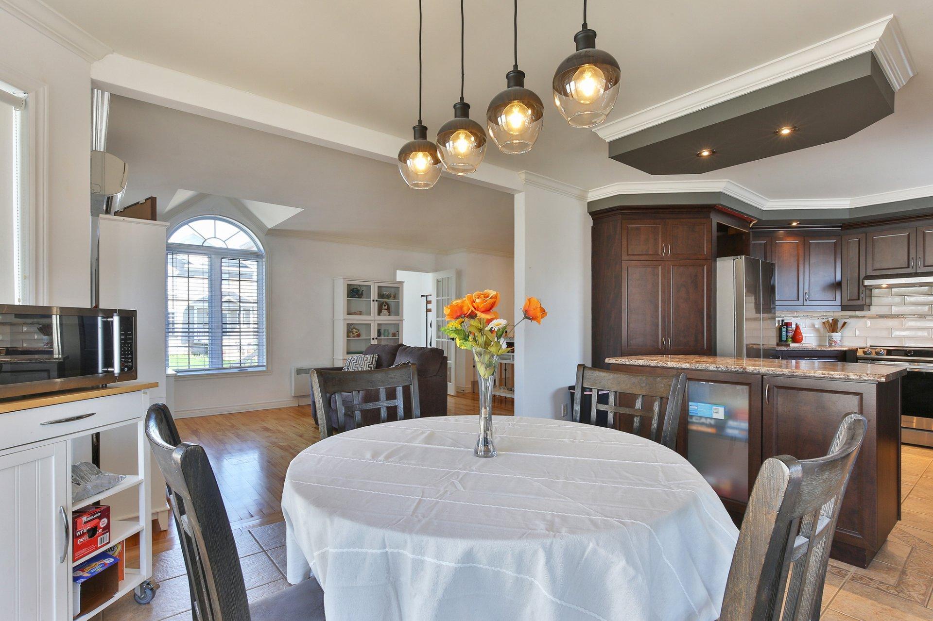 









589


Av. Henri-Lamoureux

,
Saint-Jean-sur-Richelieu,




QC
J2X5K2

