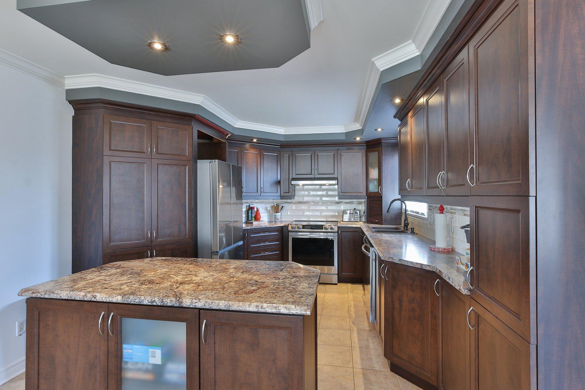 









589


Av. Henri-Lamoureux

,
Saint-Jean-sur-Richelieu,




QC
J2X5K2

