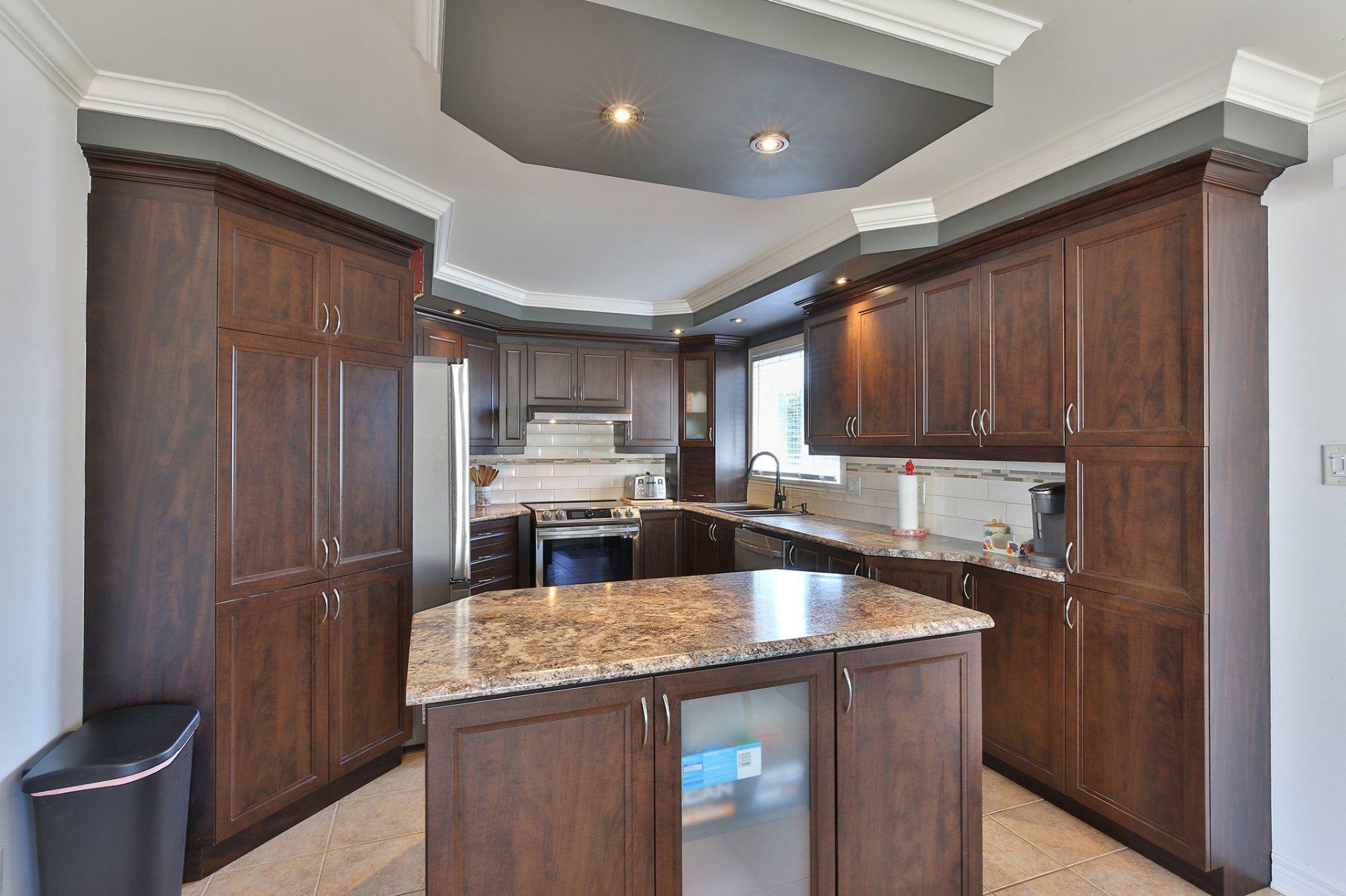 









589


Av. Henri-Lamoureux

,
Saint-Jean-sur-Richelieu,




QC
J2X5K2

