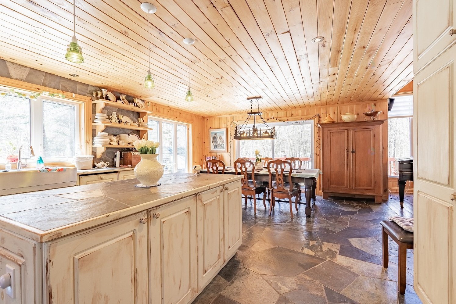 









21


Imp. des Grands-Montets

,
Lac-Supérieur,




QC
J0T1P0

