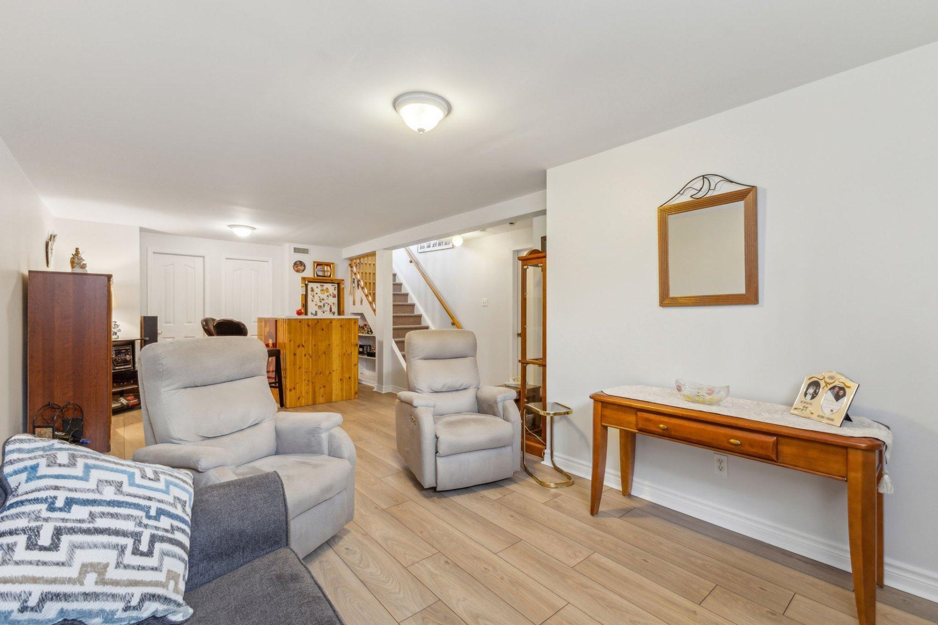 









197


Rue du Mont-Luc

,
Gatineau (Gatineau),




QC
J8V2B5


