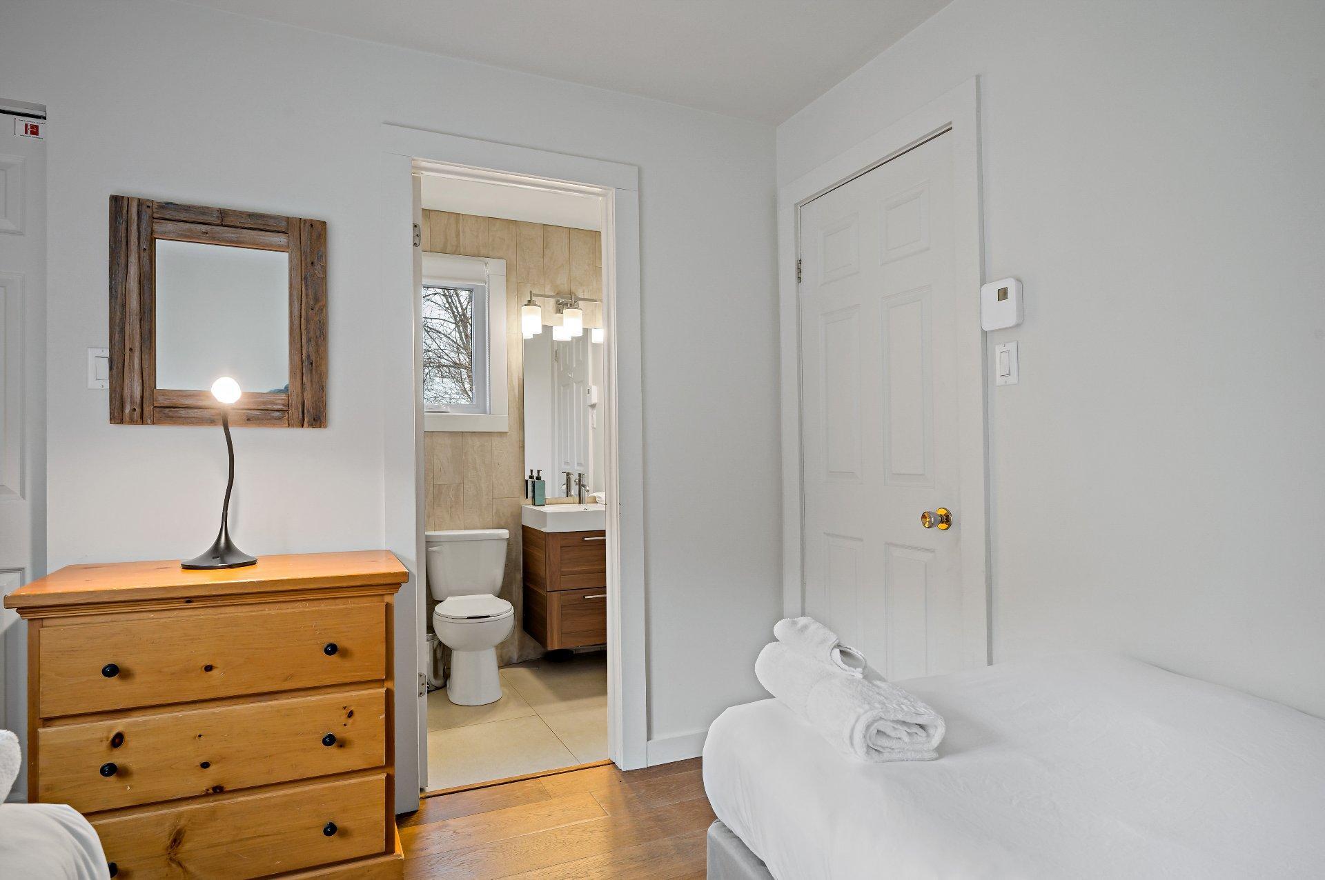 









237


Ch. de Lac-Tremblant-Nord

, 439,
Mont-Tremblant,




QC
J8E1B4

