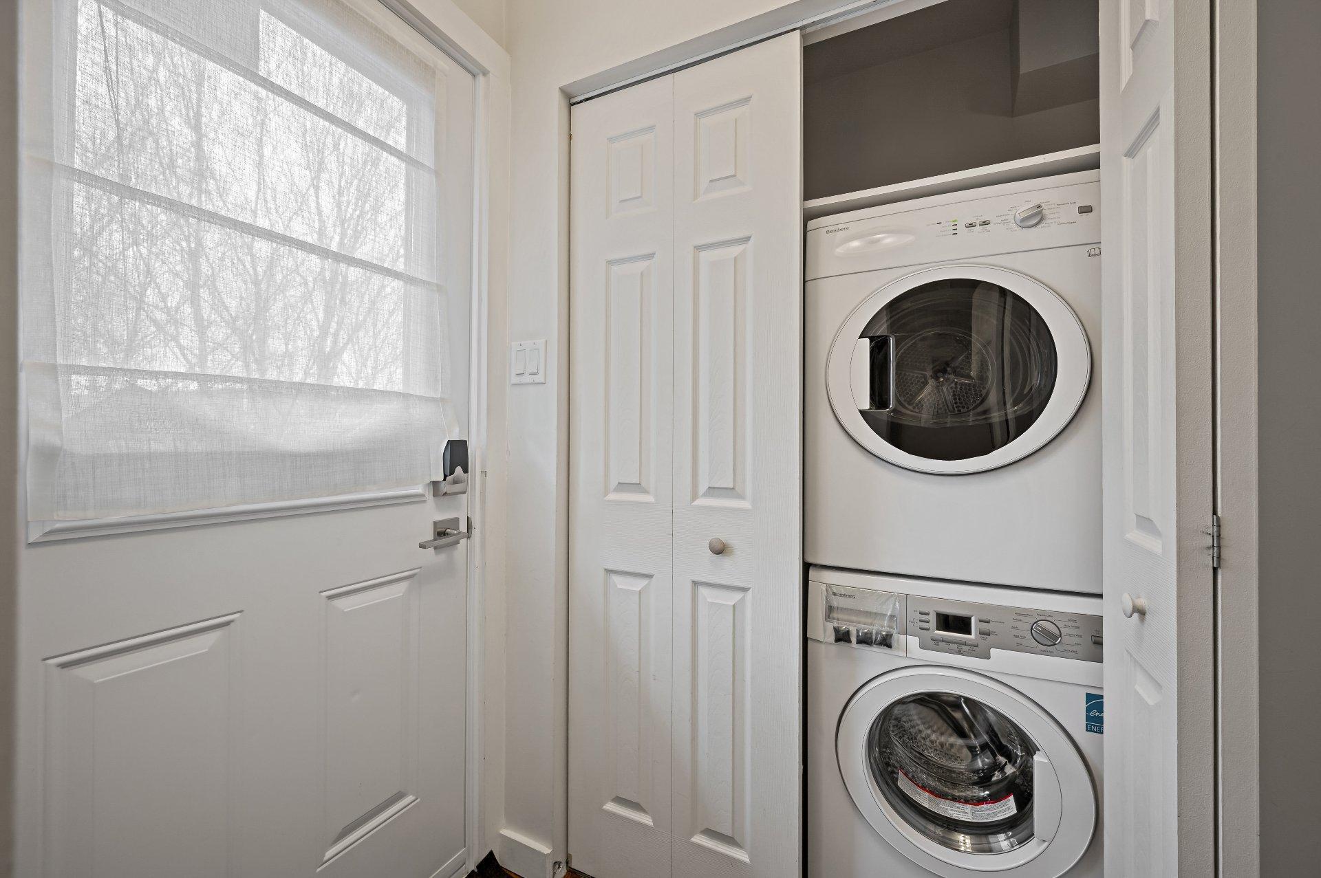 









237


Ch. de Lac-Tremblant-Nord

, 439,
Mont-Tremblant,




QC
J8E1B4

