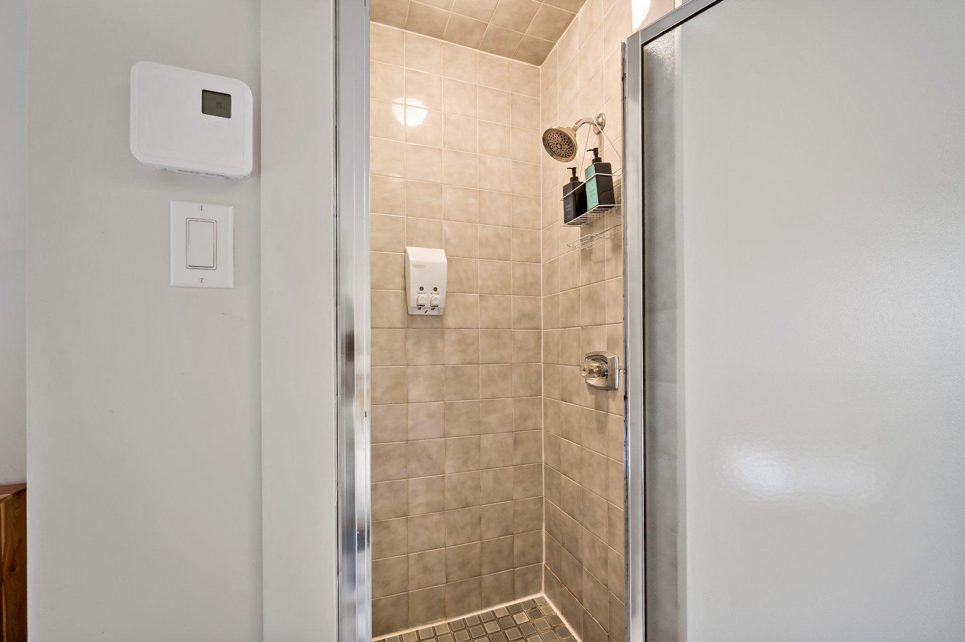 









237


Ch. de Lac-Tremblant-Nord

, 439,
Mont-Tremblant,




QC
J8E1B4

