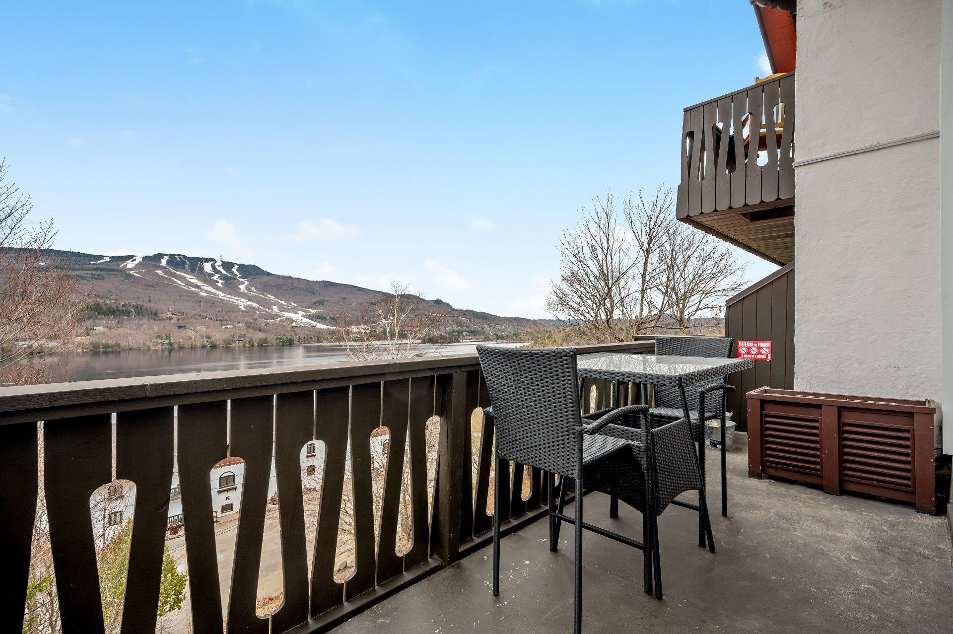 









237


Ch. de Lac-Tremblant-Nord

, 439,
Mont-Tremblant,




QC
J8E1B4

