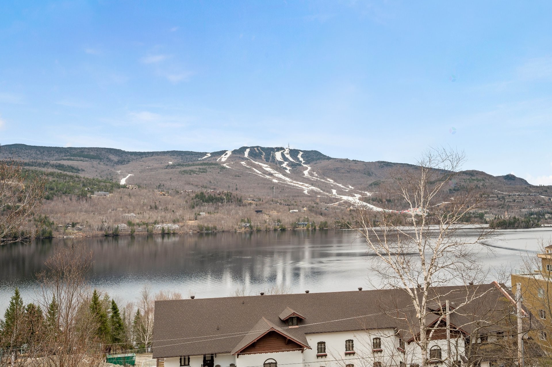 









237


Ch. de Lac-Tremblant-Nord

, 439,
Mont-Tremblant,




QC
J8E1B4


