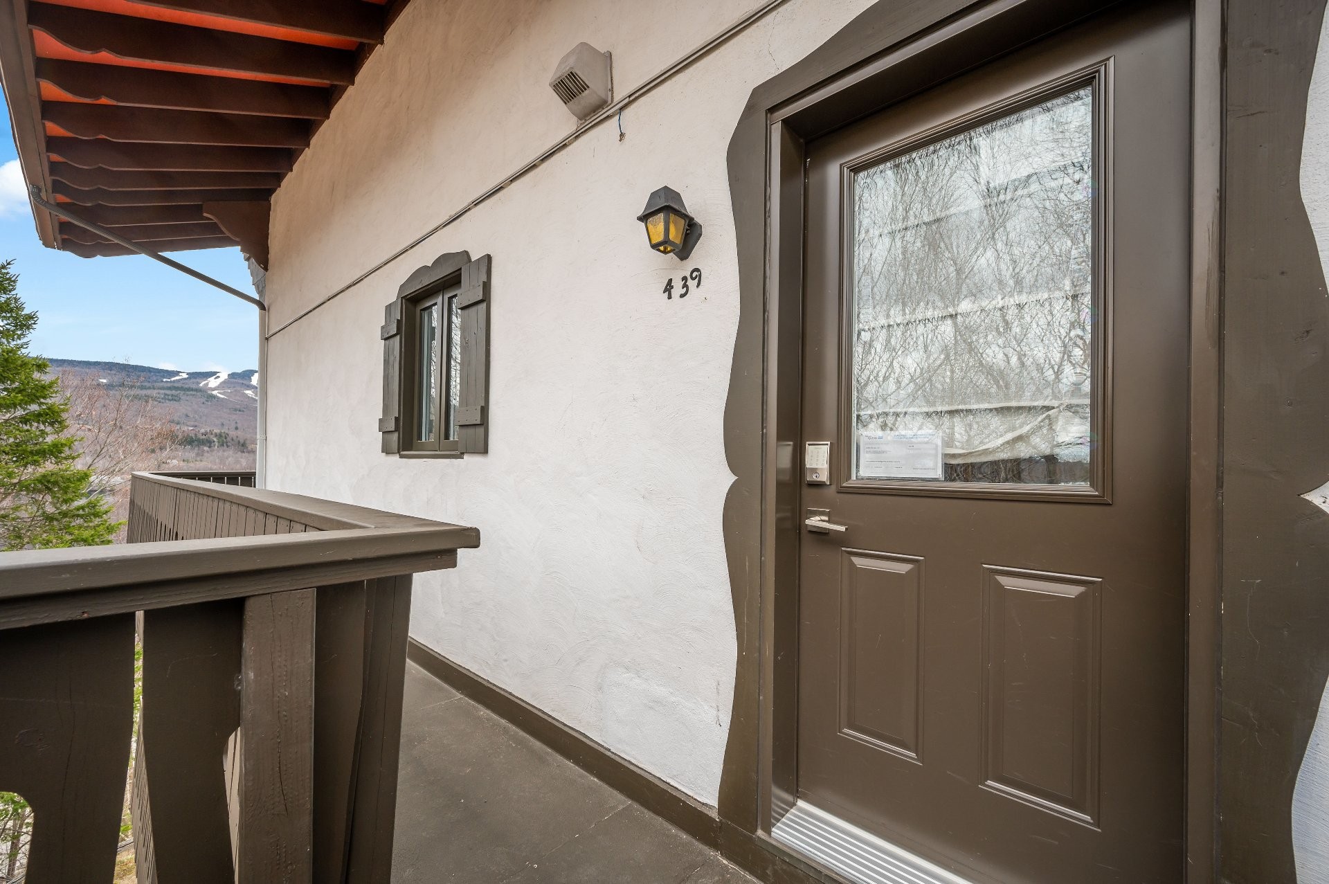 









237


Ch. de Lac-Tremblant-Nord

, 439,
Mont-Tremblant,




QC
J8E1B4

