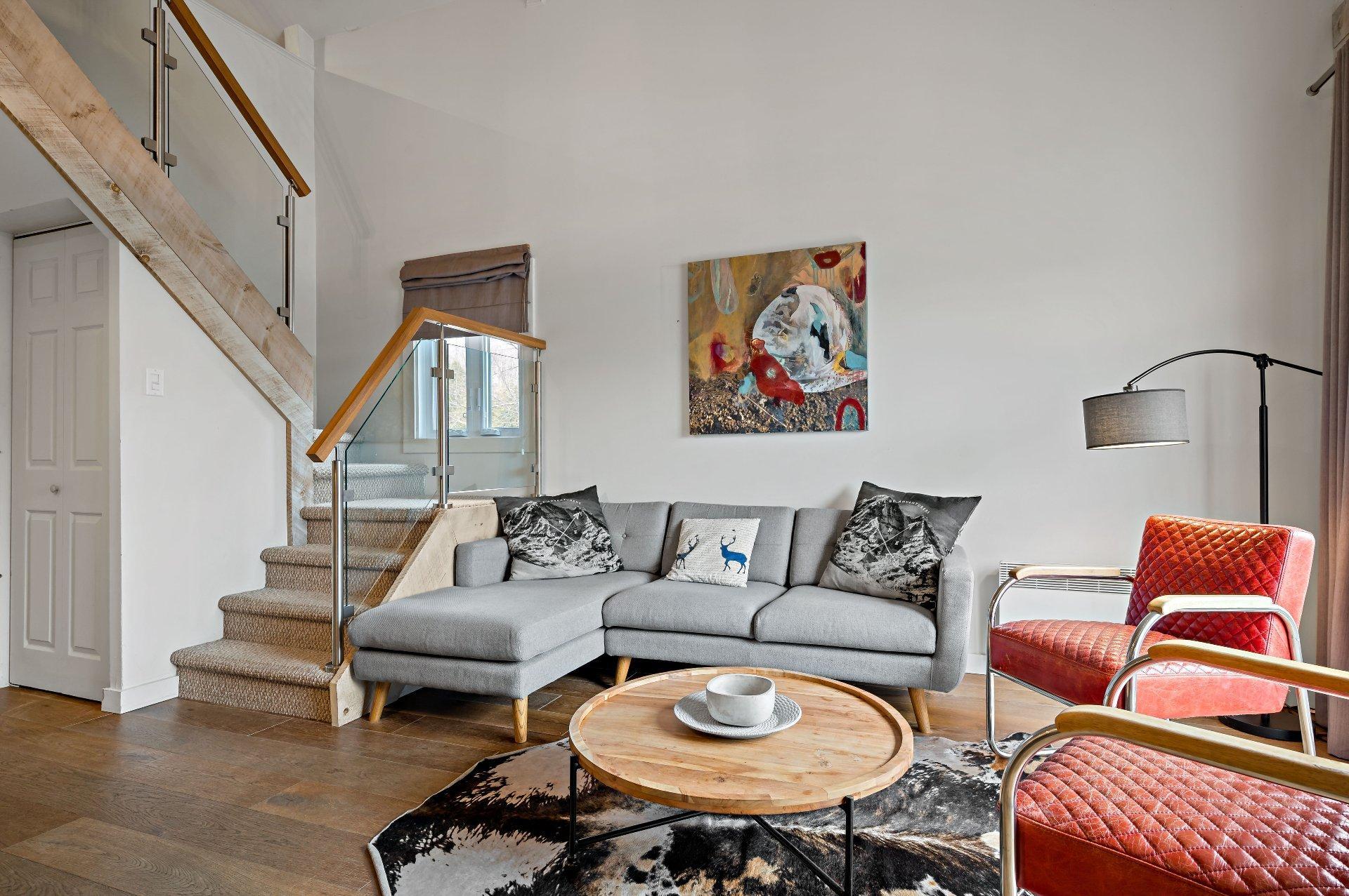 









237


Ch. de Lac-Tremblant-Nord

, 439,
Mont-Tremblant,




QC
J8E1B4

